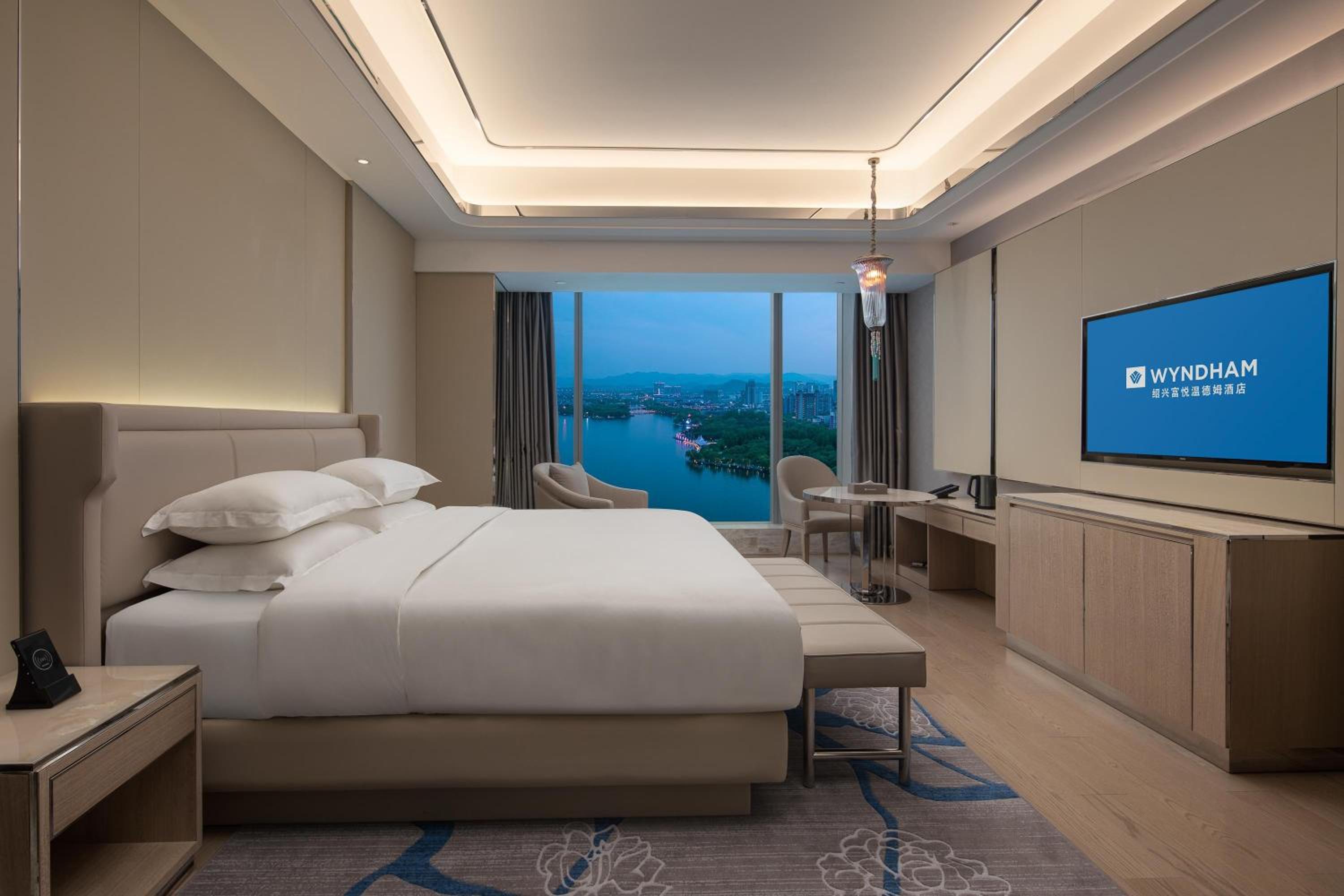 Executive King Room with Lake View