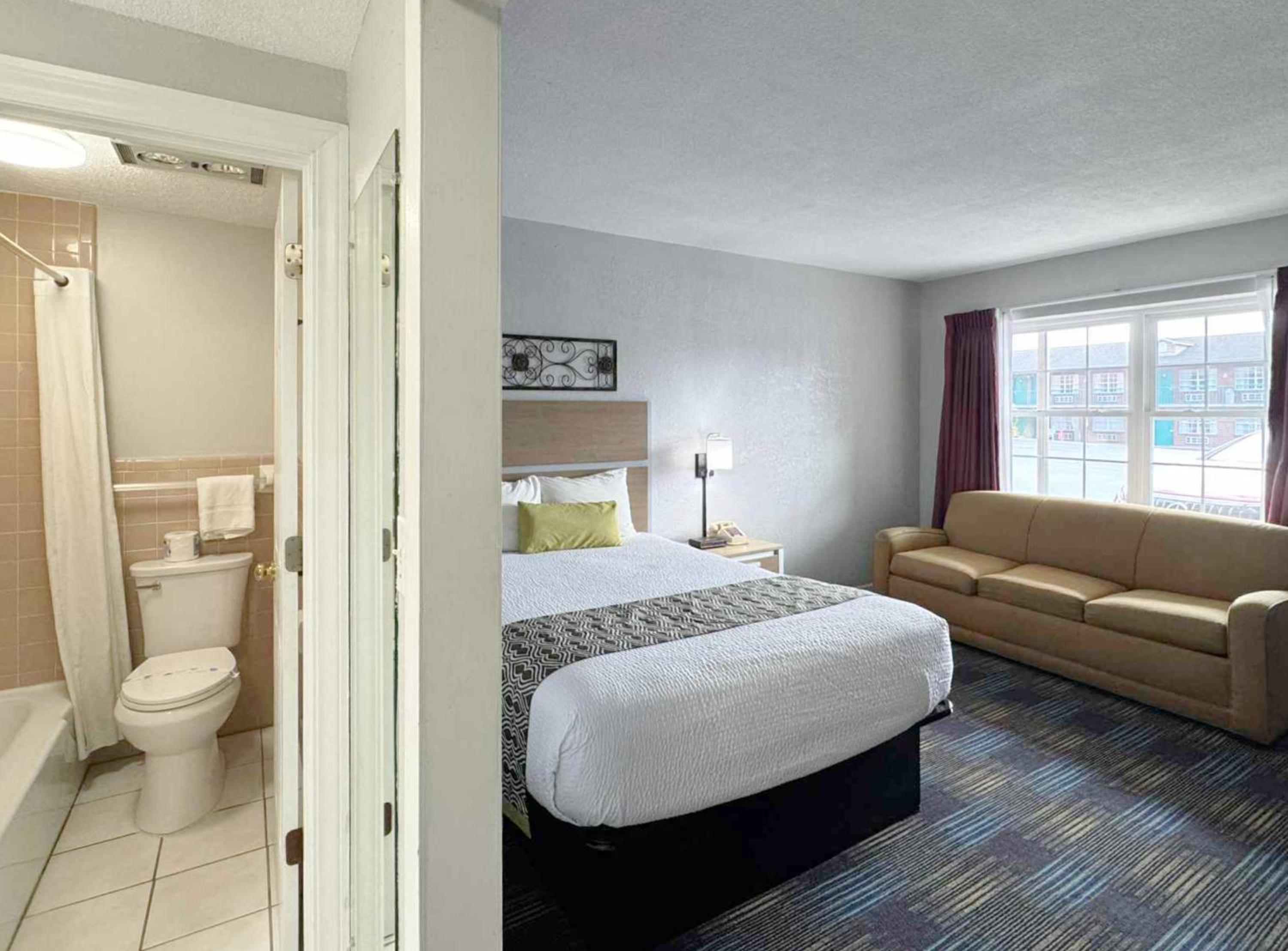 Deluxe Queen Room - Photo 6