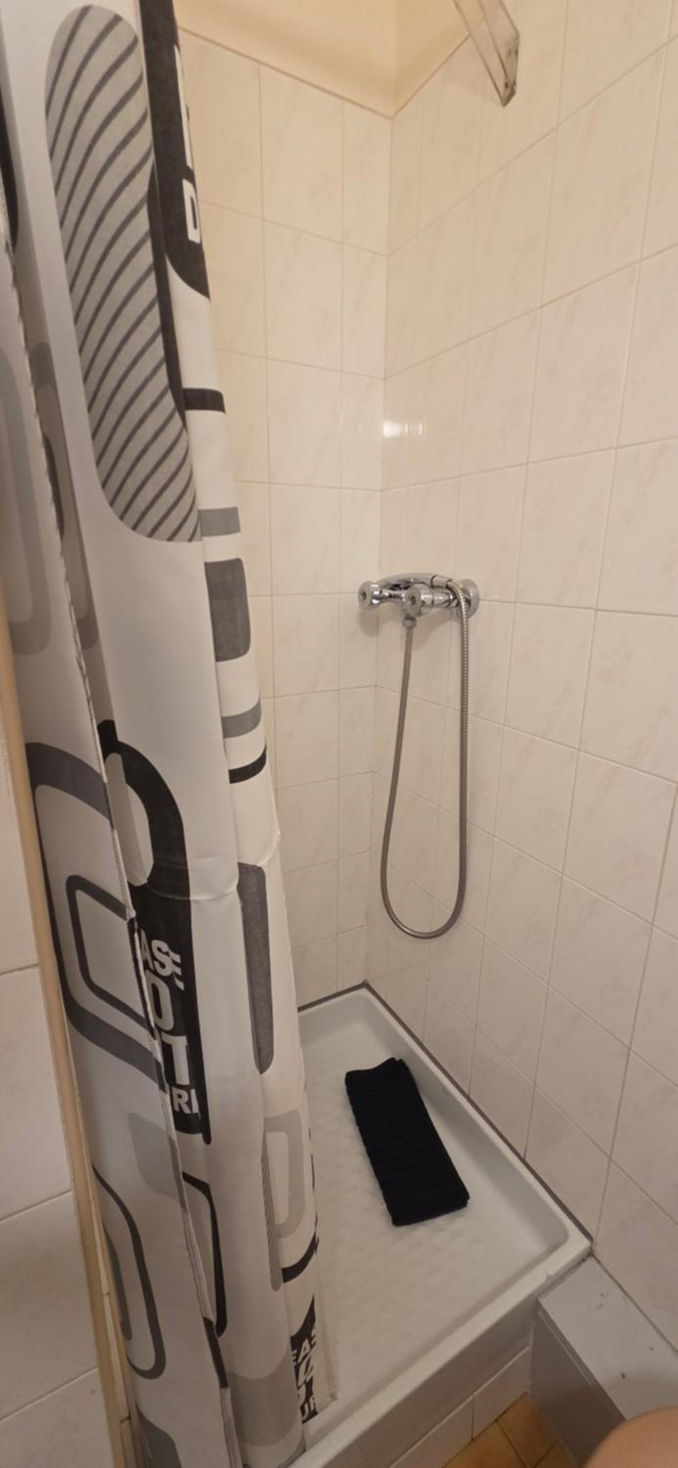 Standard Twin Room - Photo 2