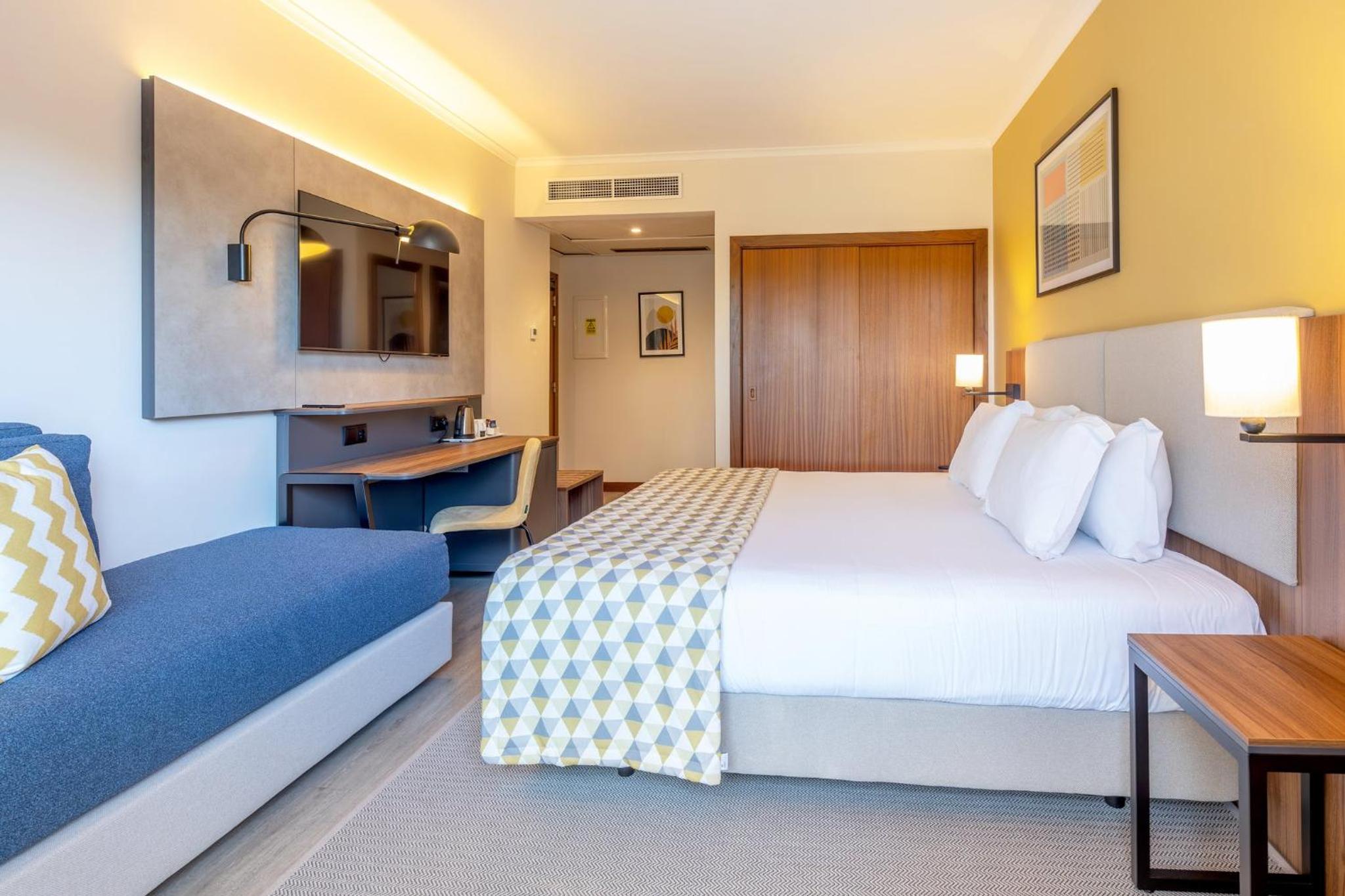 Standard Double Room with Two Single Beds and Single Sofa Bed