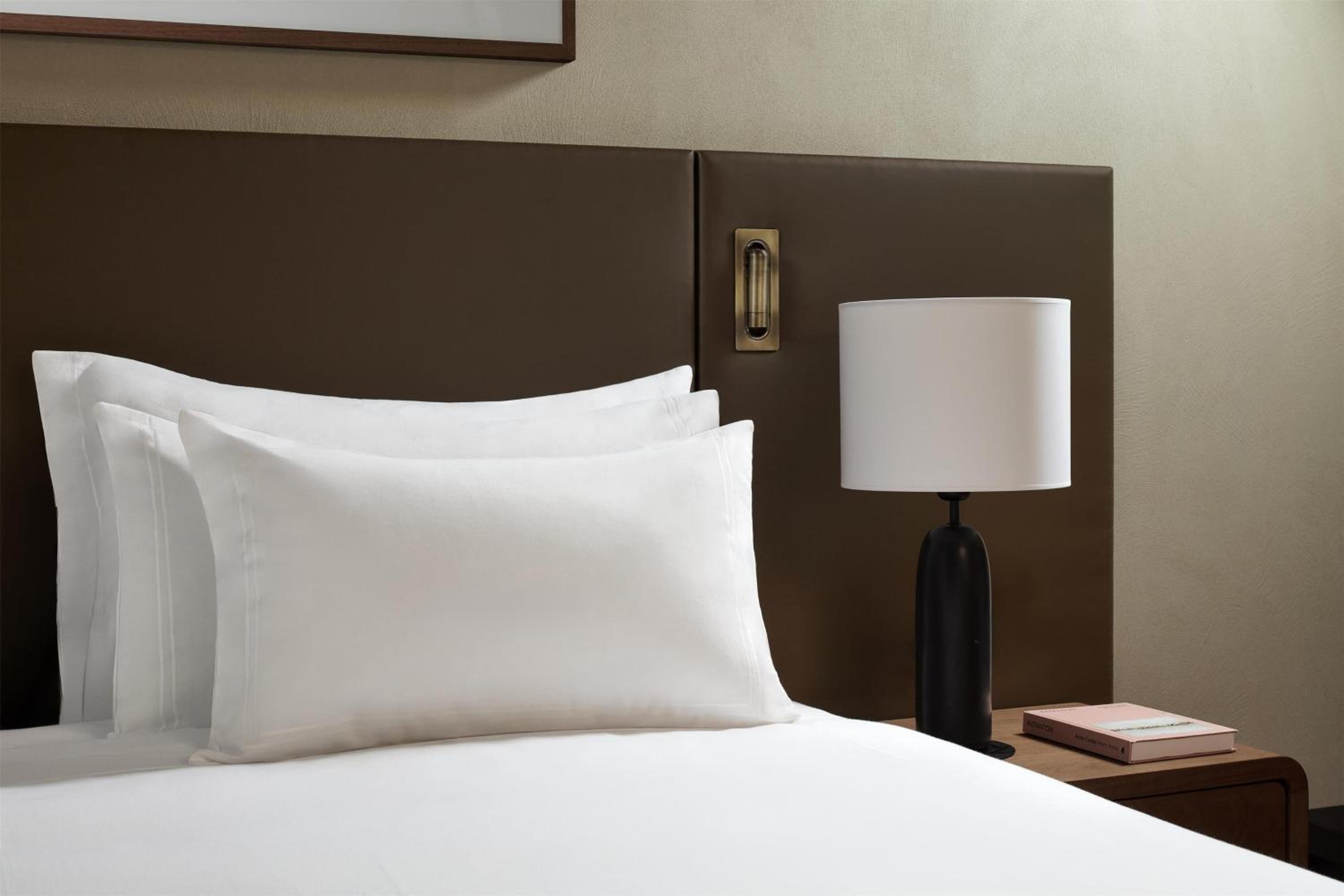 Premium Room with Balcony and River View with Extra Bed - Photo 4