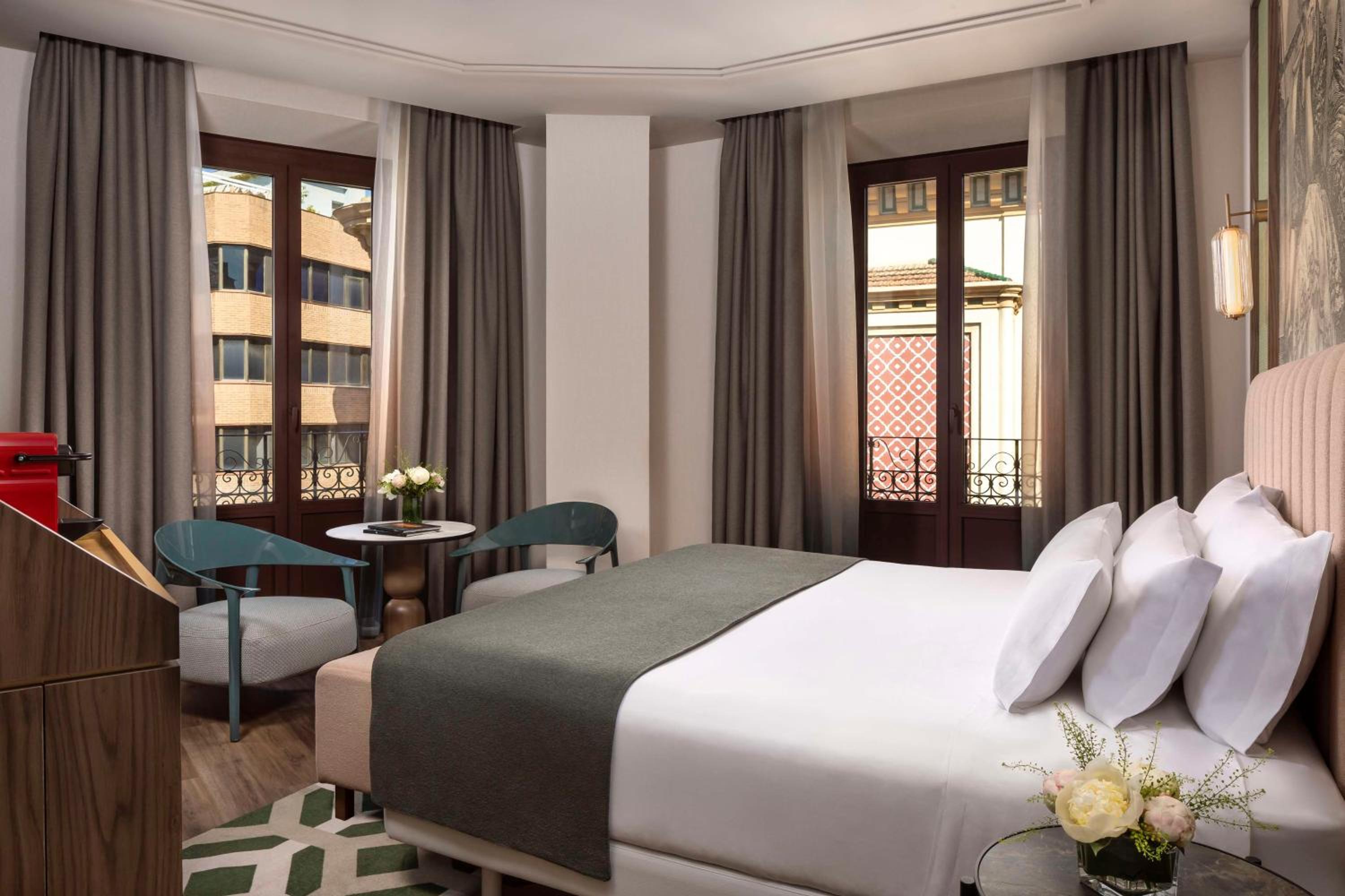 Premium Room with View - Photo 1
