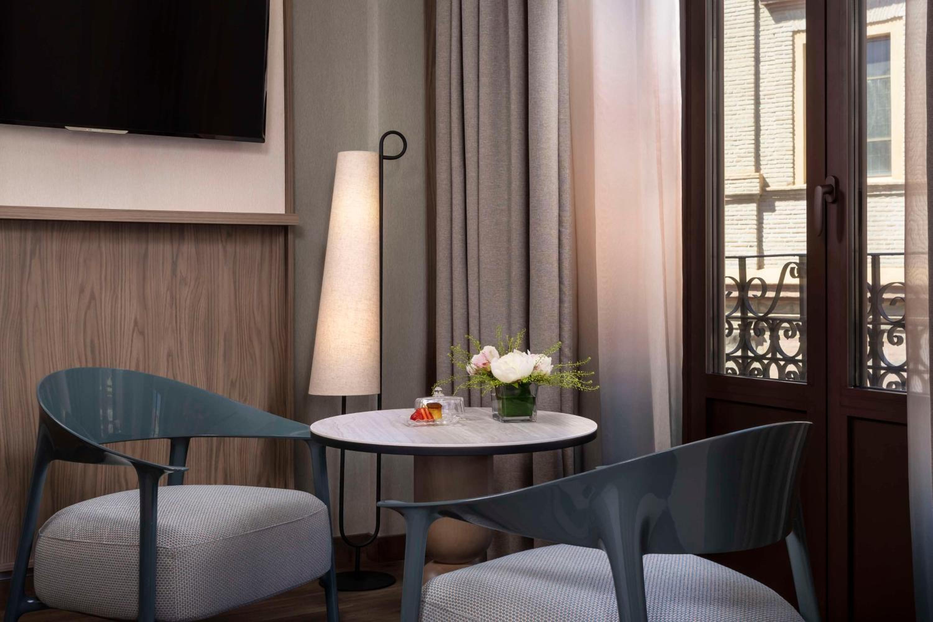 Premium Room with View - Photo 3