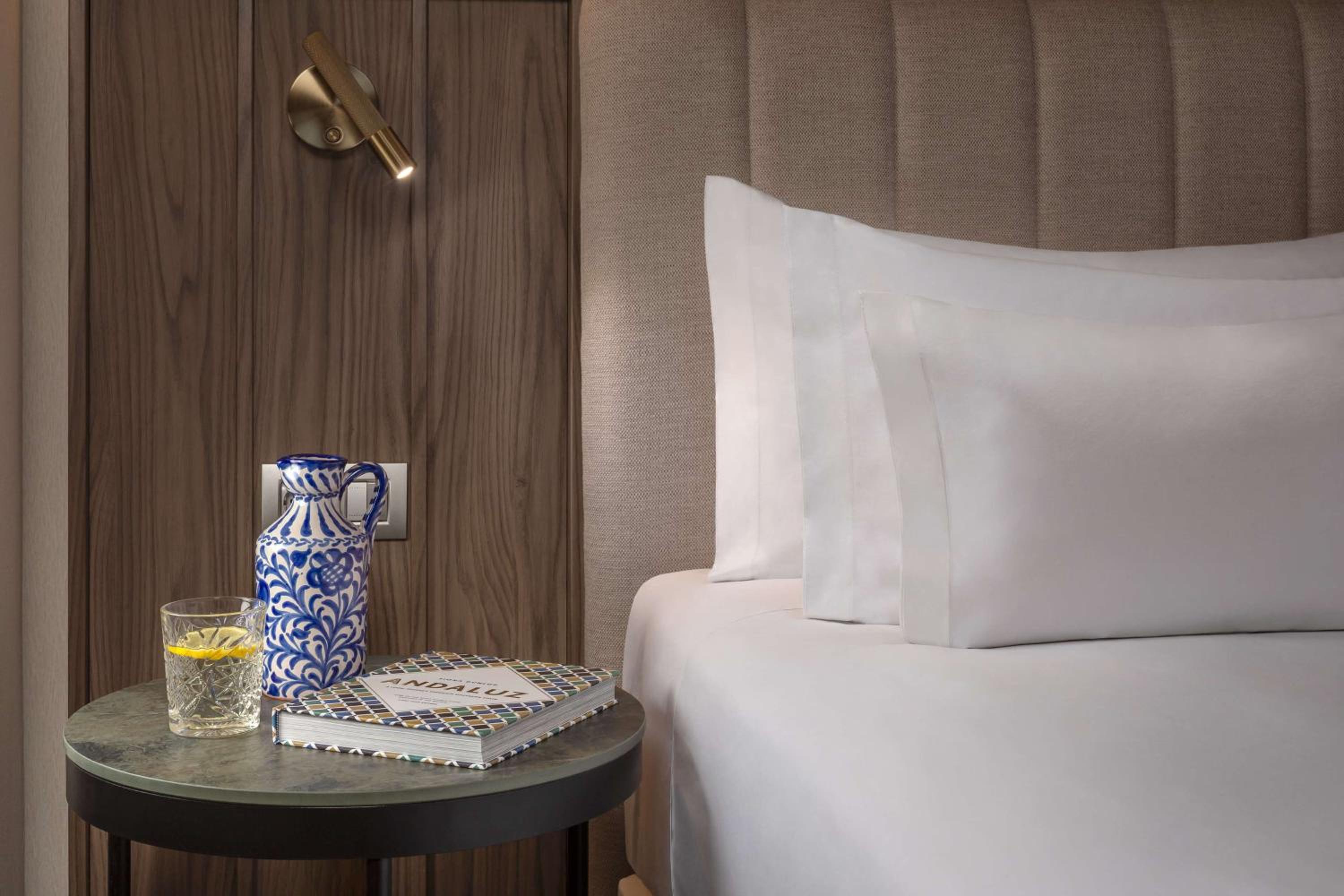 Premium Room - Photo 7