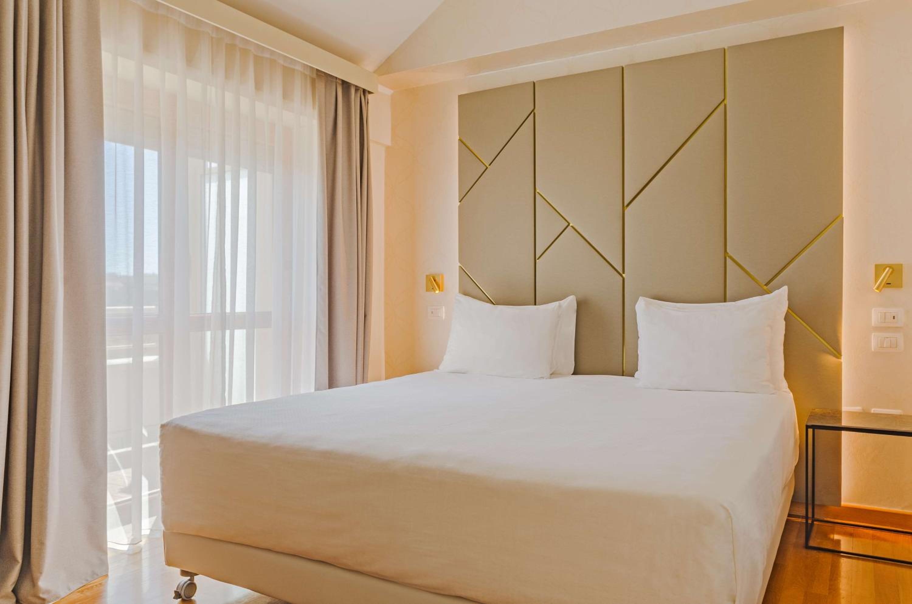 Junior Suite with View/Balcony/Extra Bed (2 Adults + 1 Child)