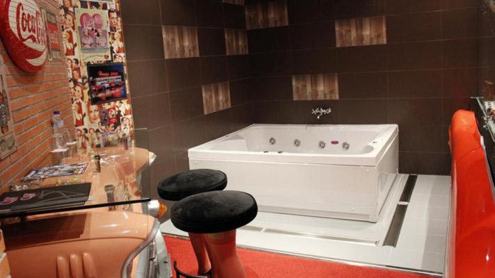 Deluxe Suite with Spa Bath