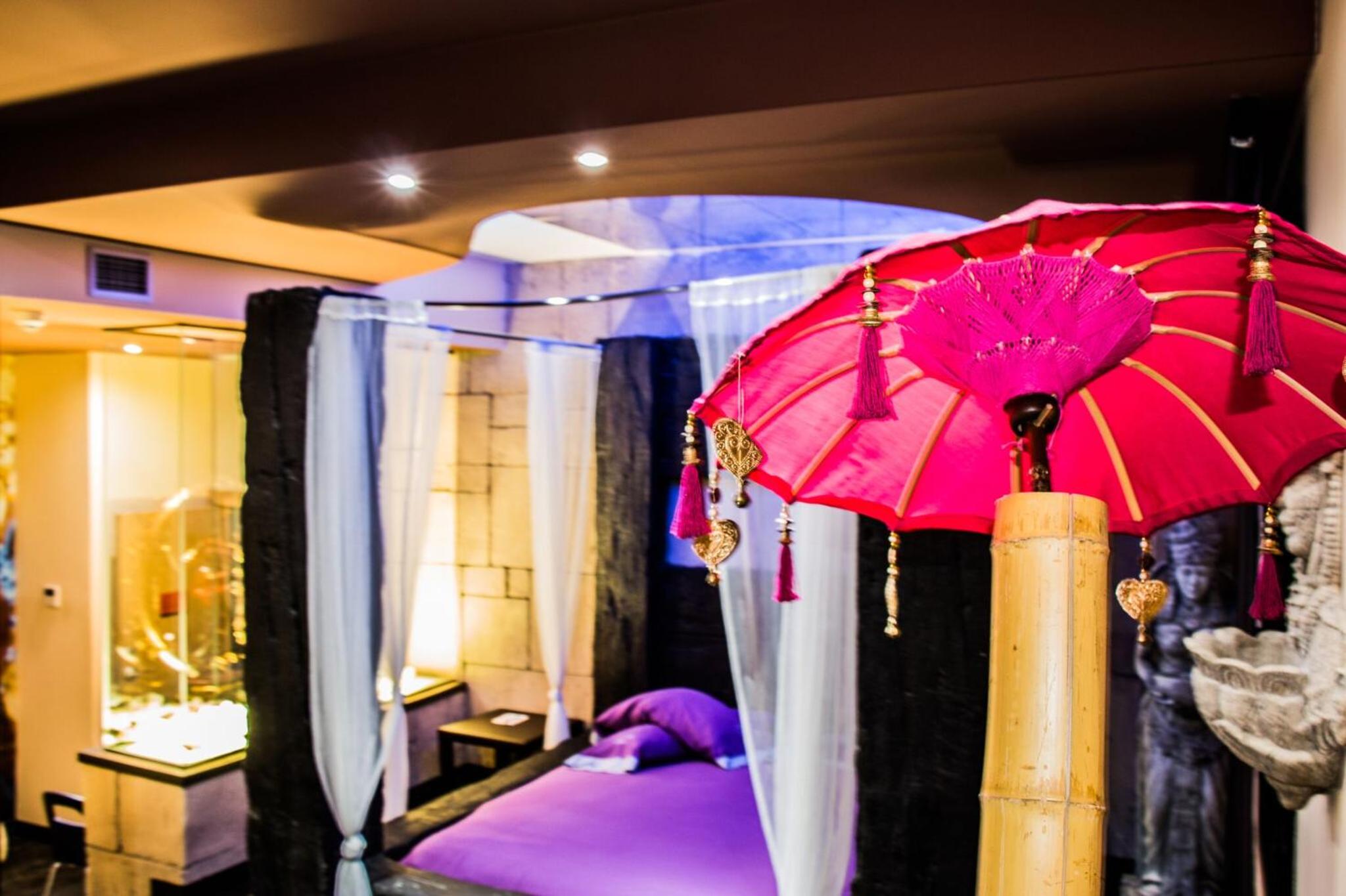 Deluxe Suite with Spa Bath photo 3