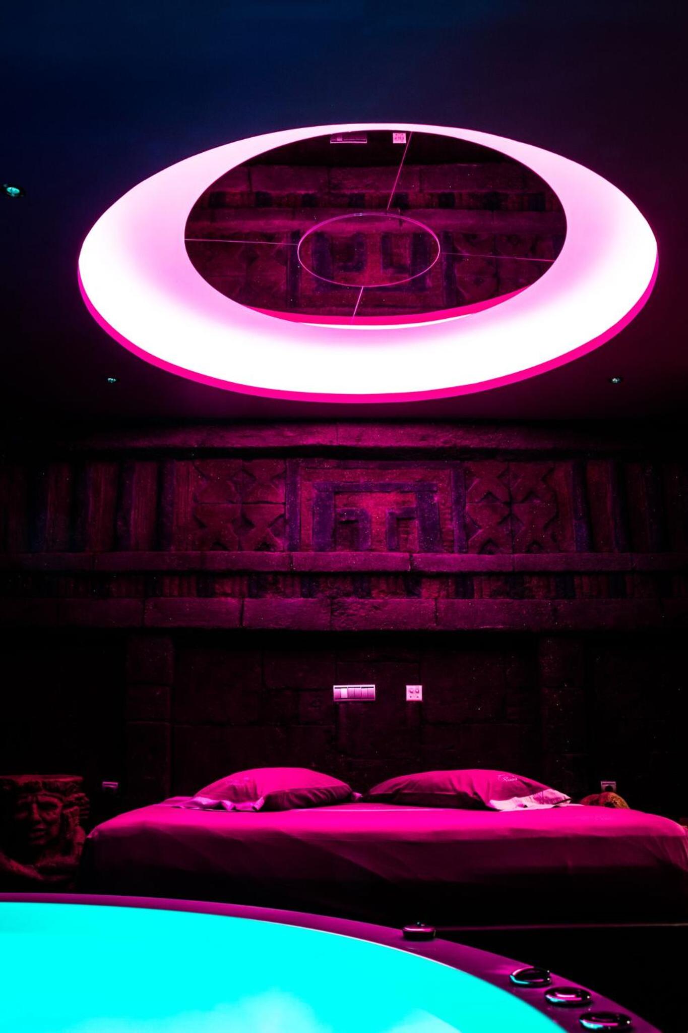 Deluxe Suite with Spa Bath