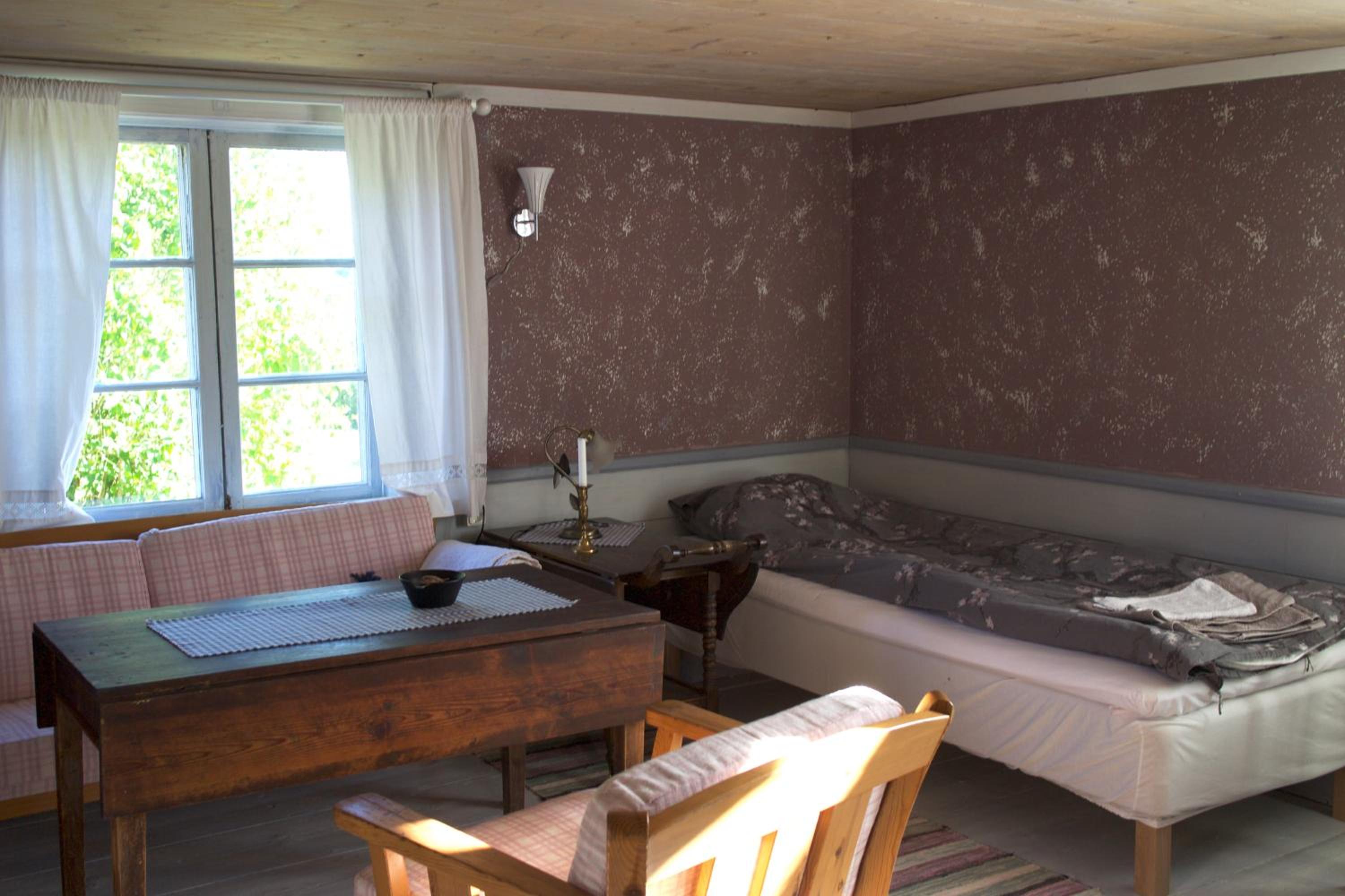 Single Room with Shared Bathroom photo 2