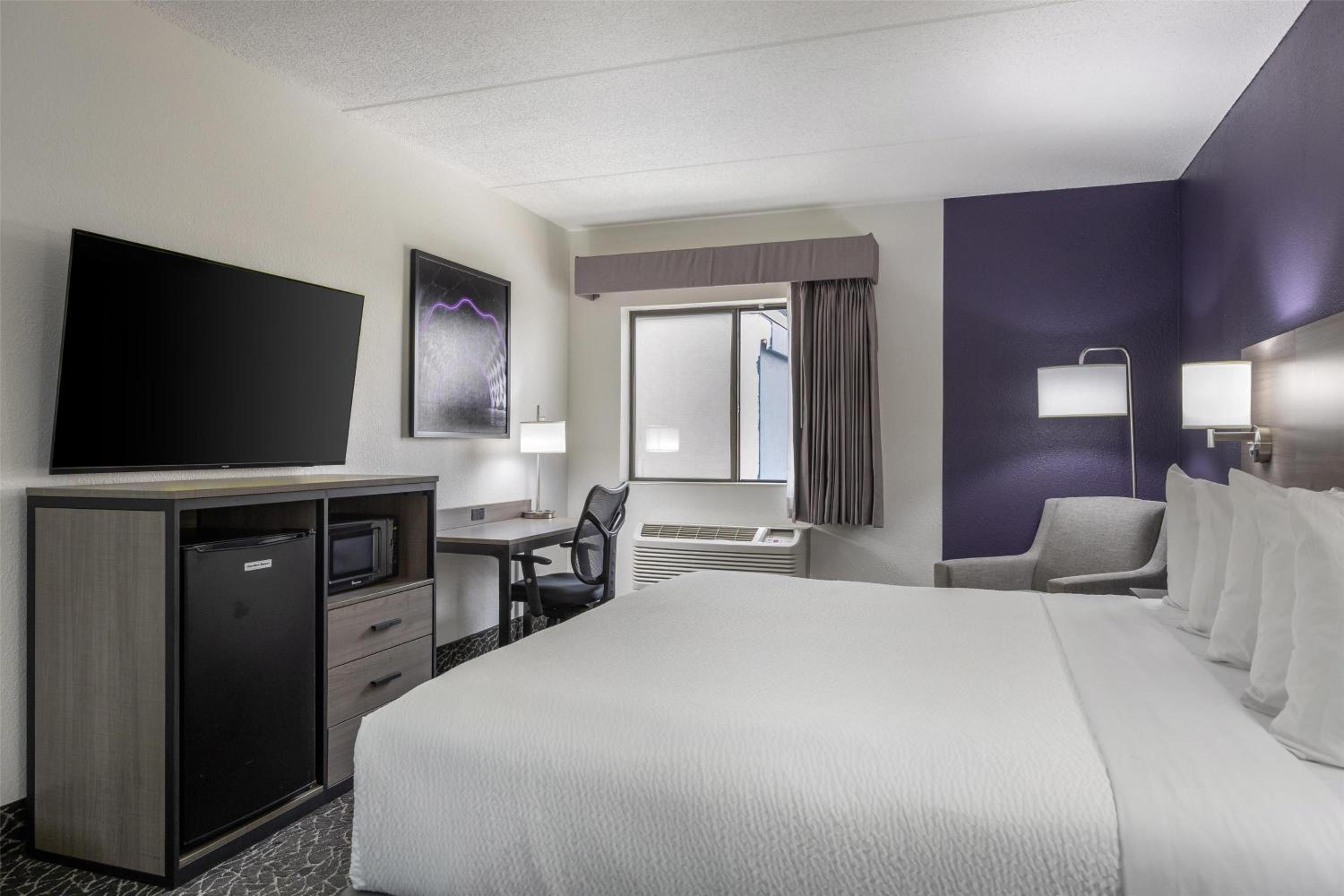 King Suite with Spa Bath - Non-Smoking - Photo 2