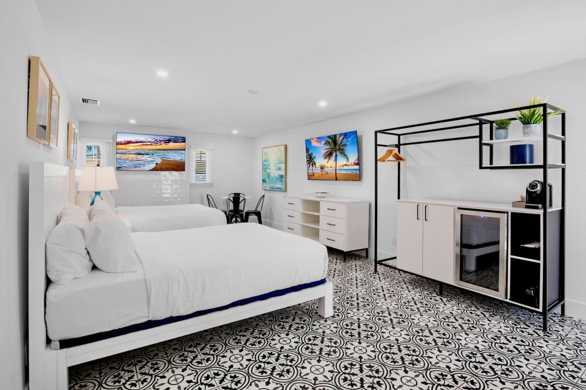 Deluxe Queen Suite