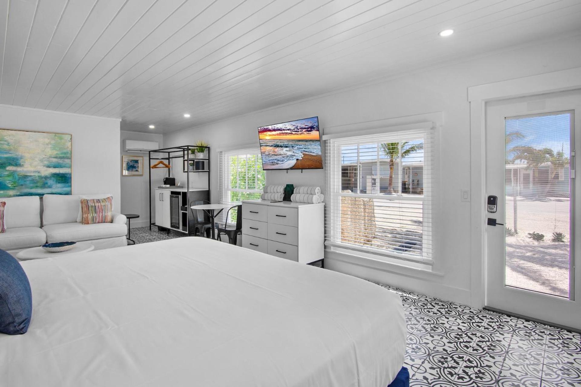 Deluxe King Suite