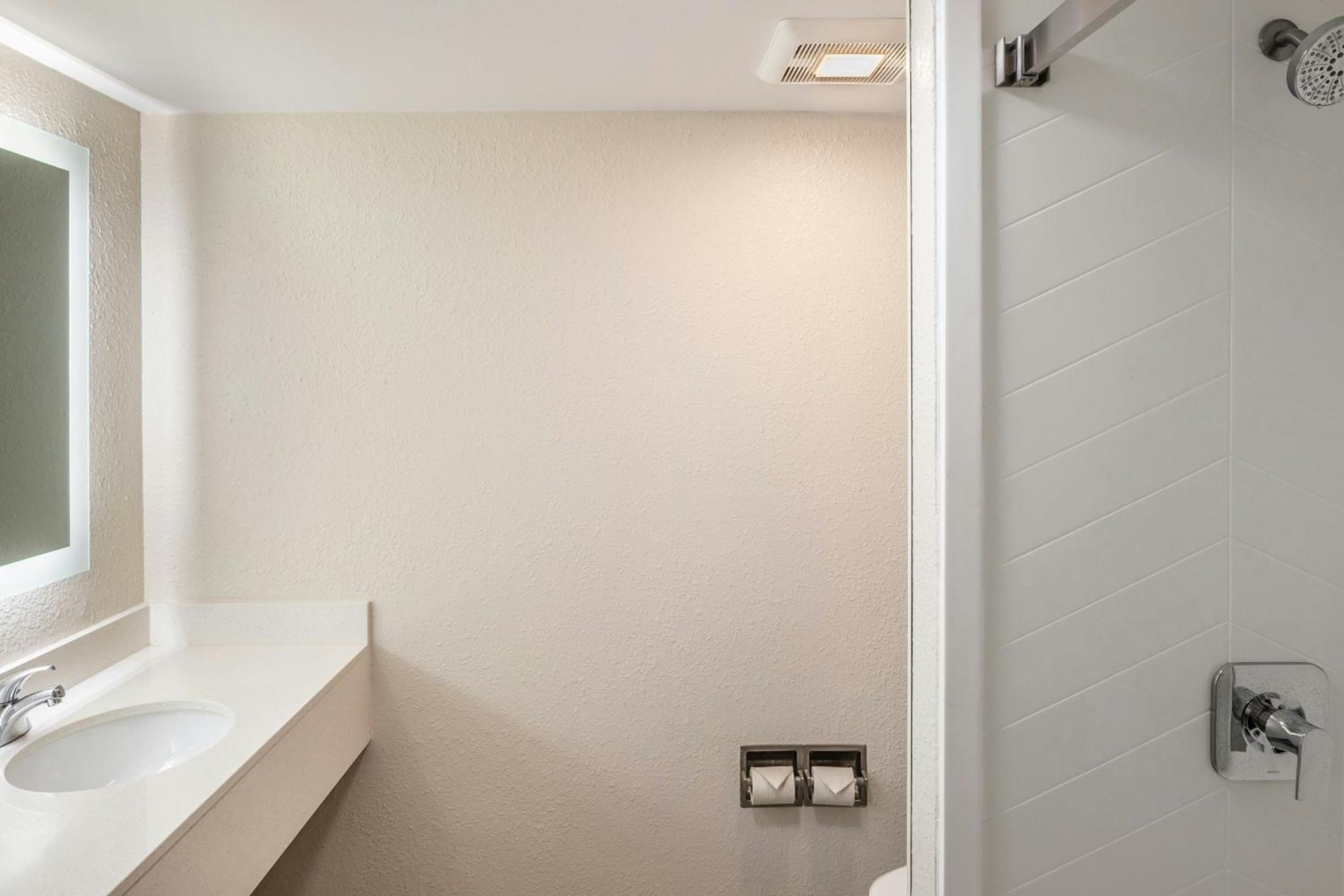 King Suite - Photo 3