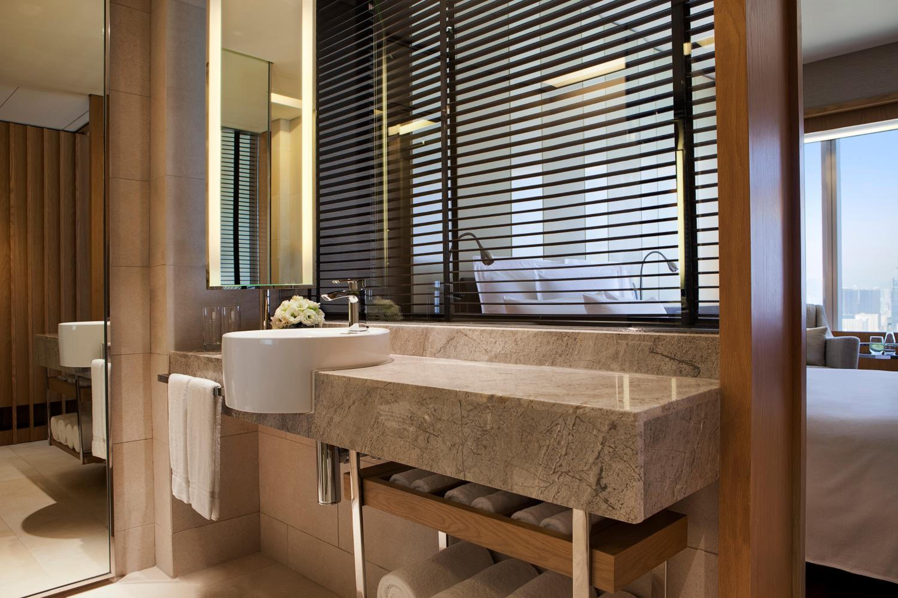 Queen Room with Victoria Harbor View