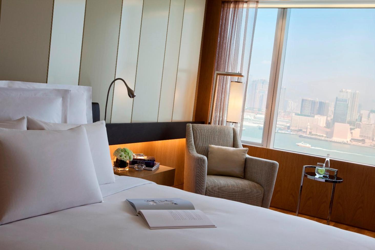 Queen Room with Victoria Harbor View