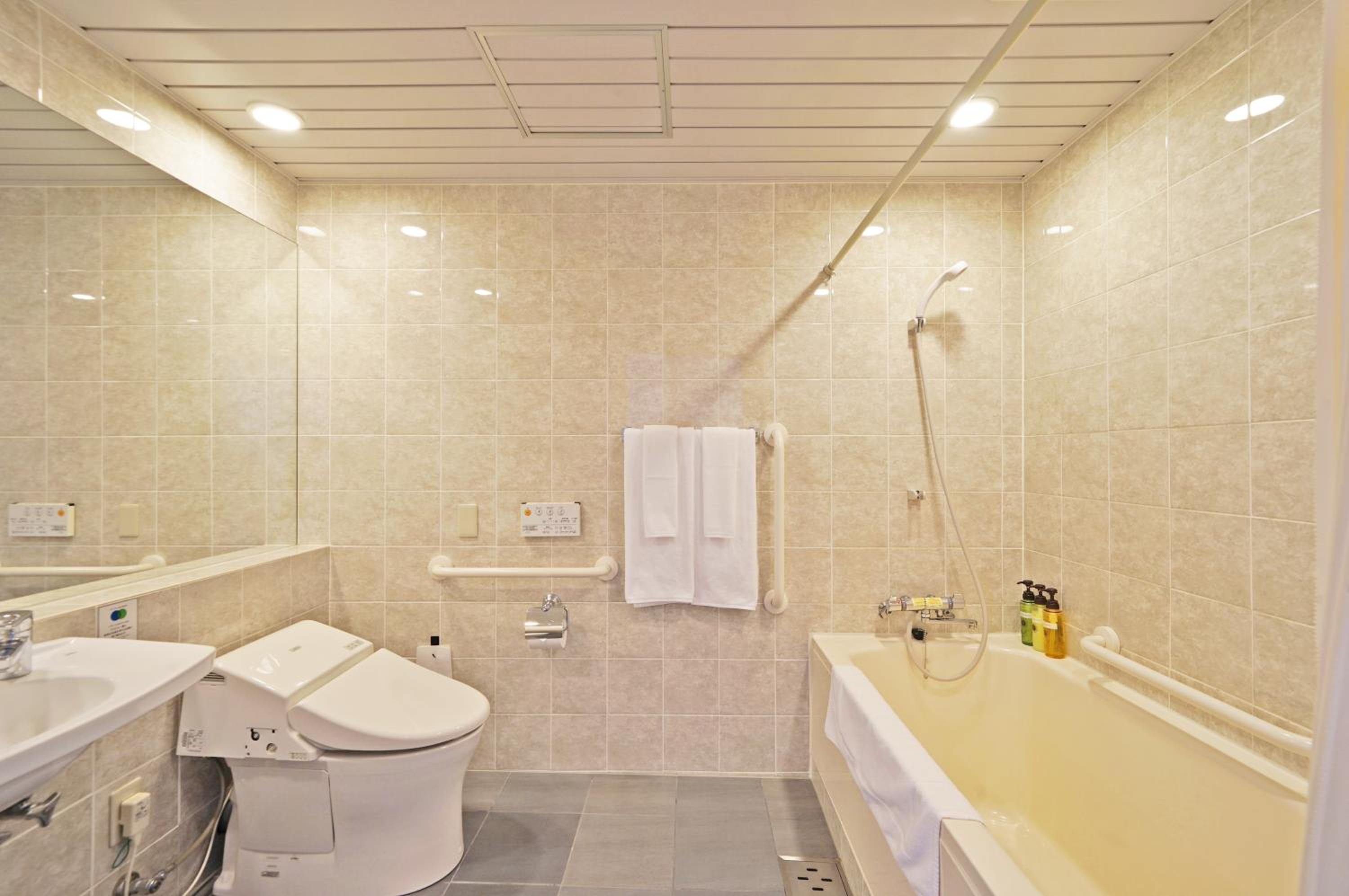 Twin Room - Disability Access photo 3