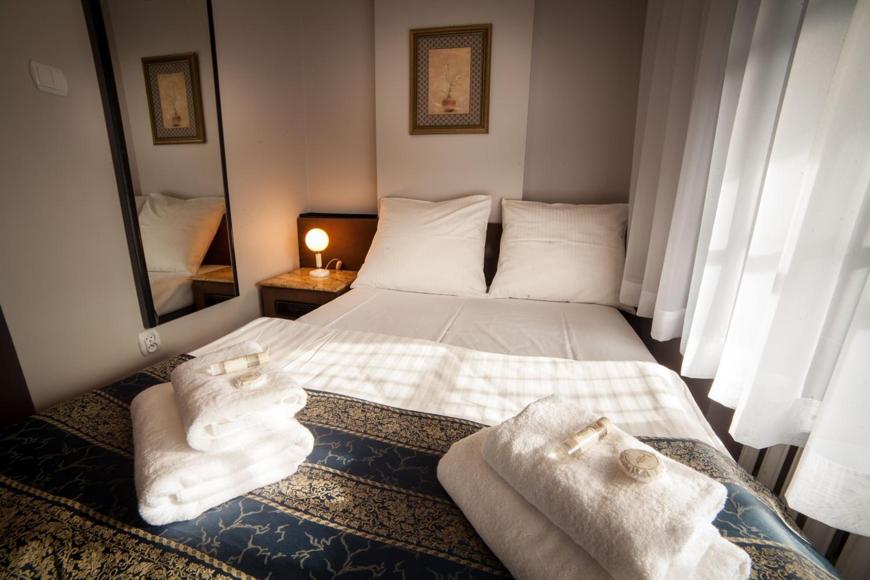 Classic Double Room - Photo 5