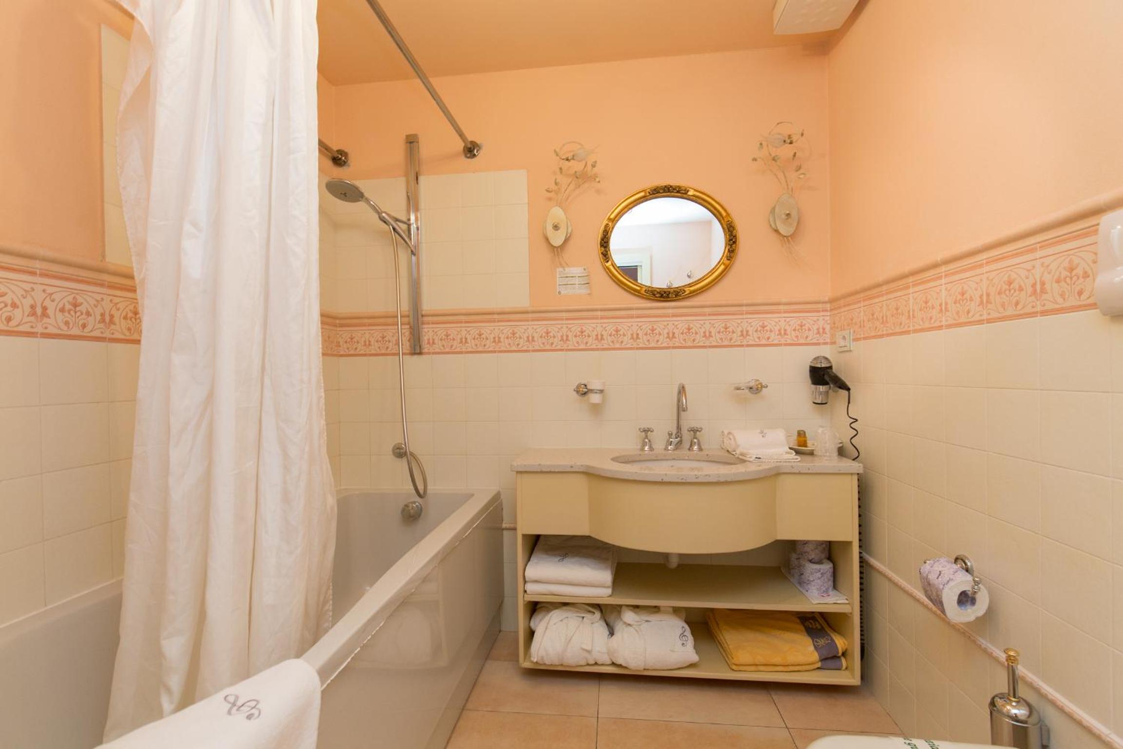 Suite Deluxe with Balcony - Photo 21