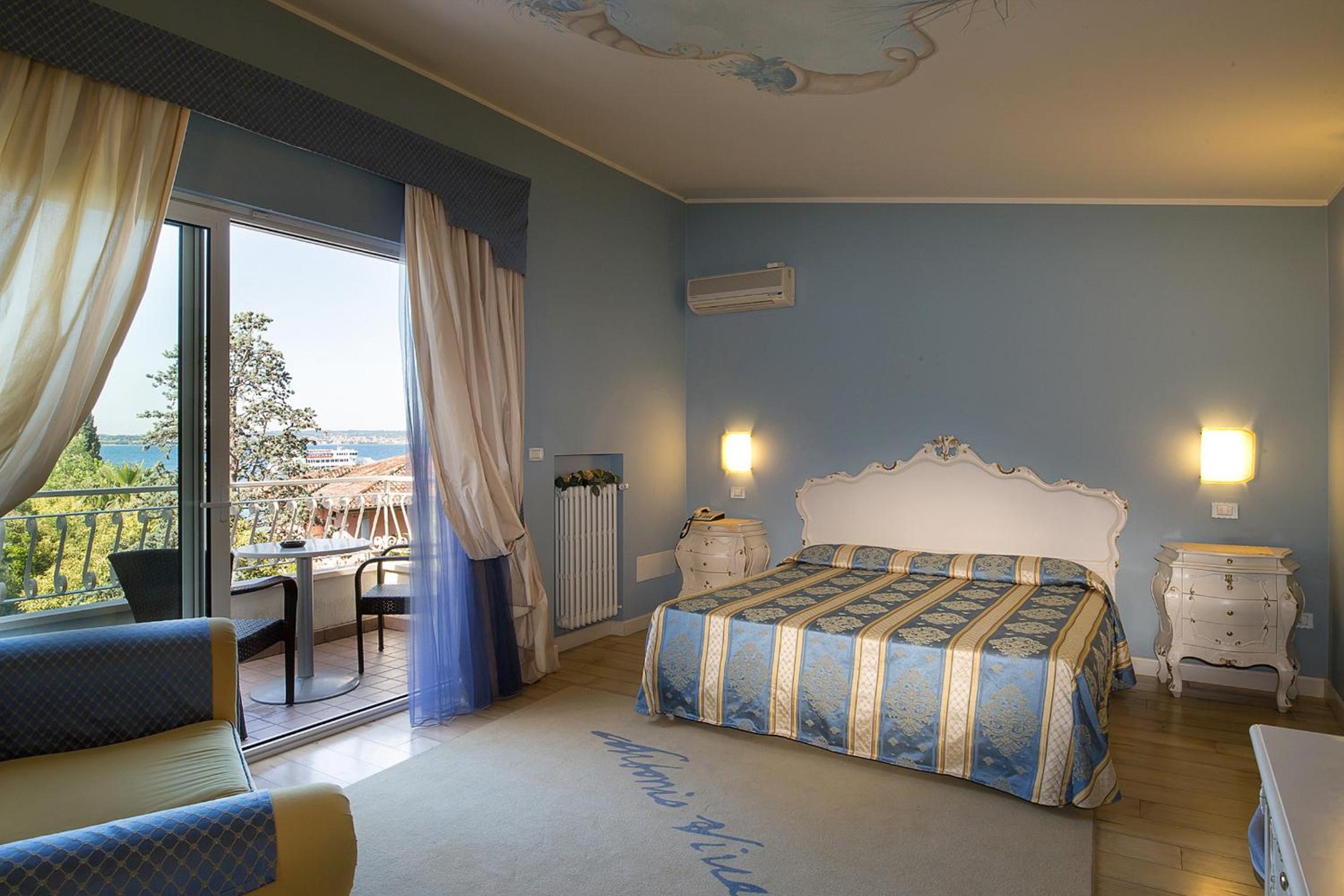 Suite Deluxe with Balcony - Photo 5