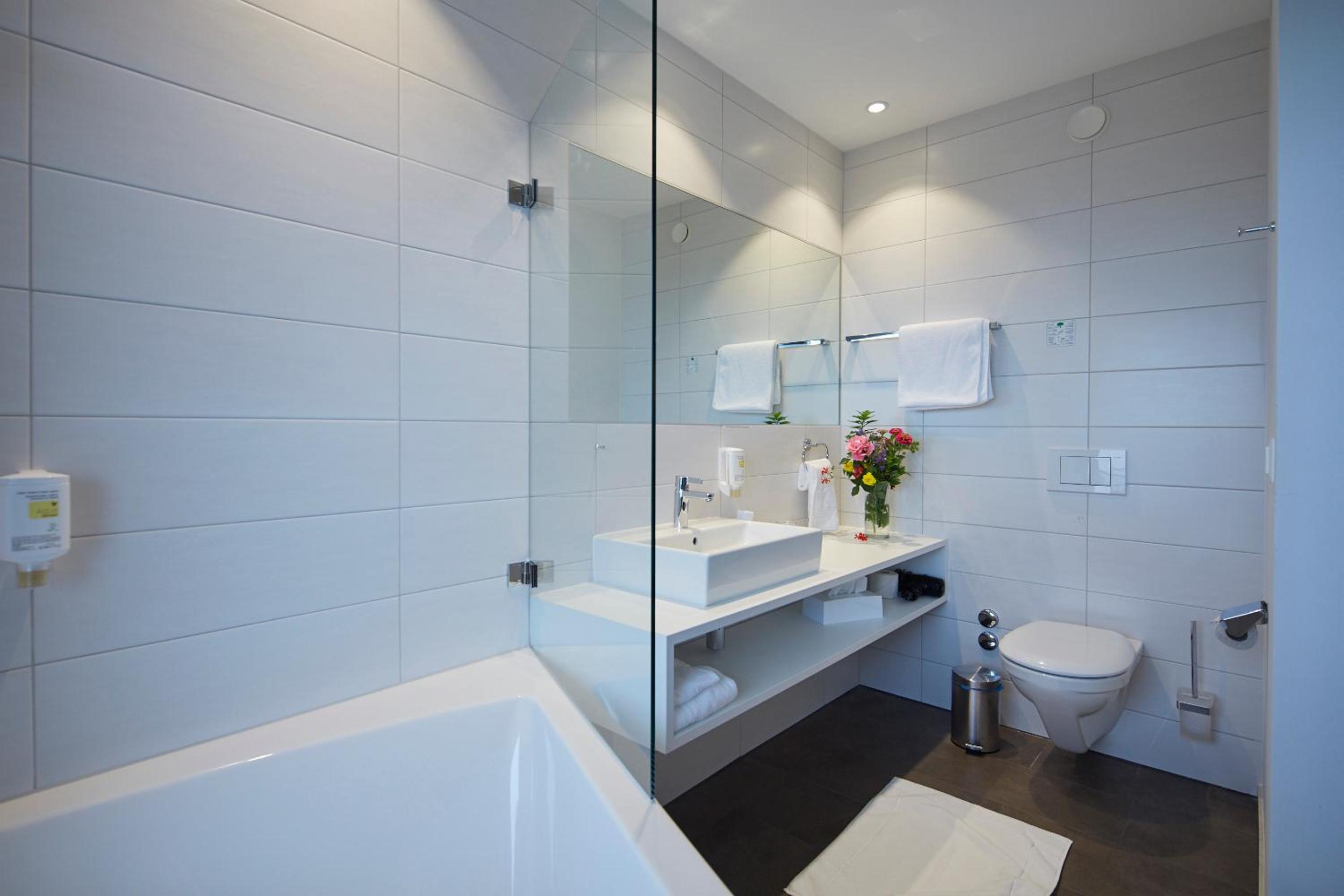 Junior Suite with Lake View - Photo 4