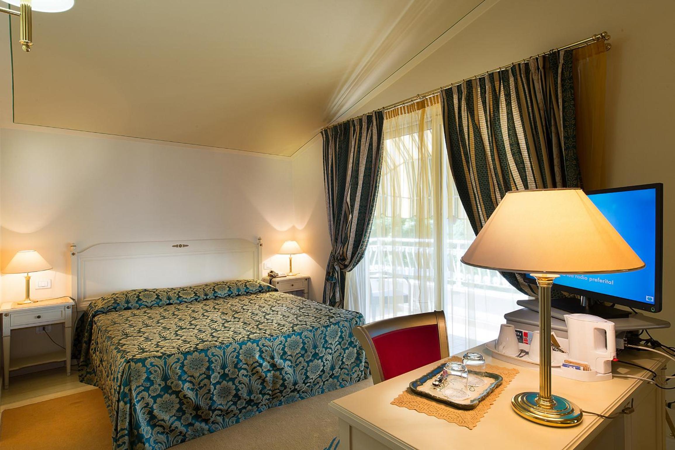 Suite Deluxe with Balcony - Photo 10