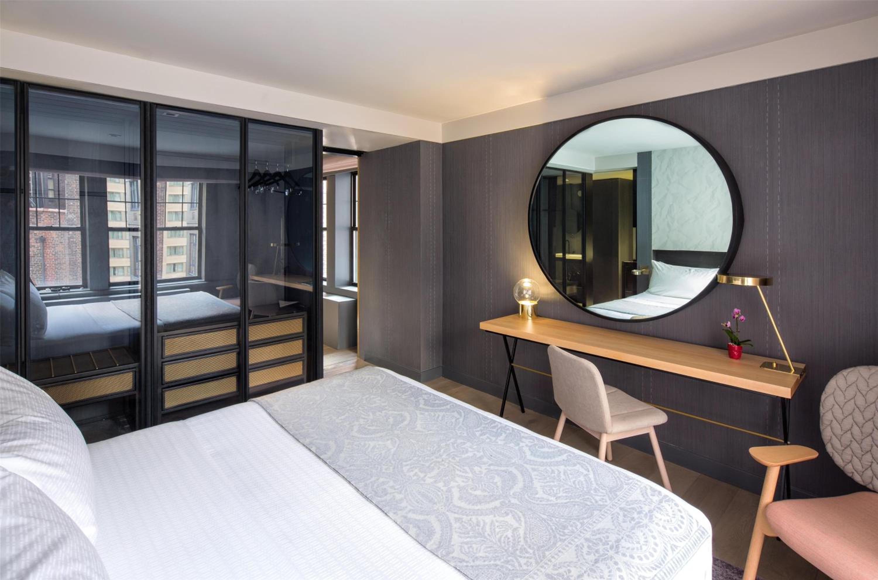 One-Bedroom Corner King Suite