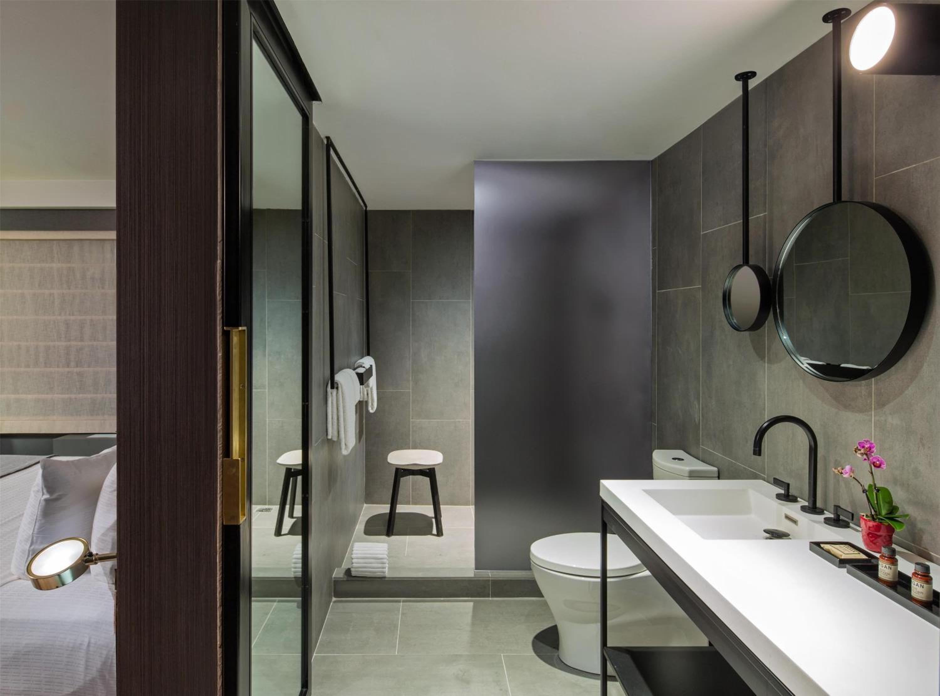 One-Bedroom Corner King Suite