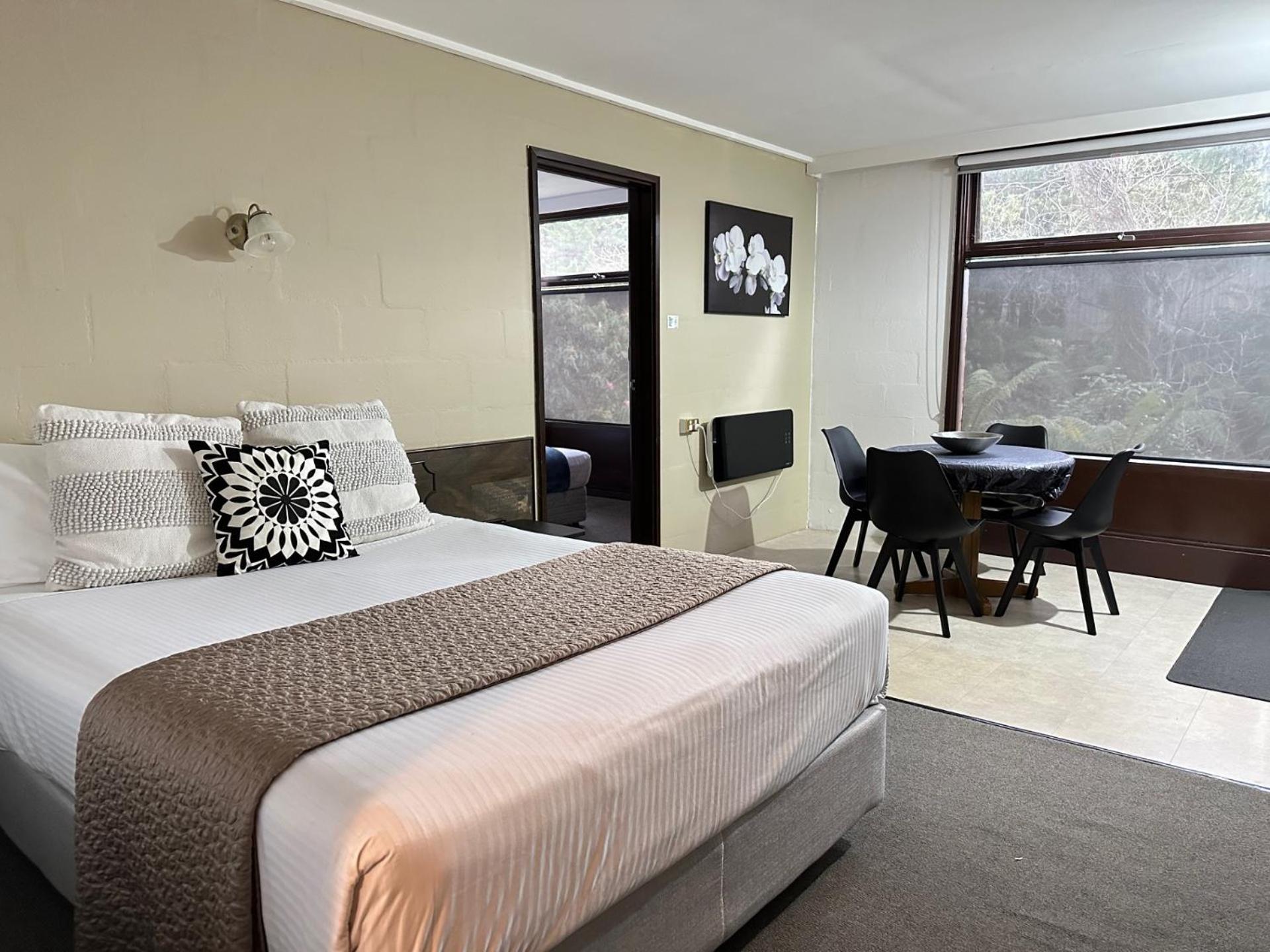 Two-Bedroom Suite - Photo 3