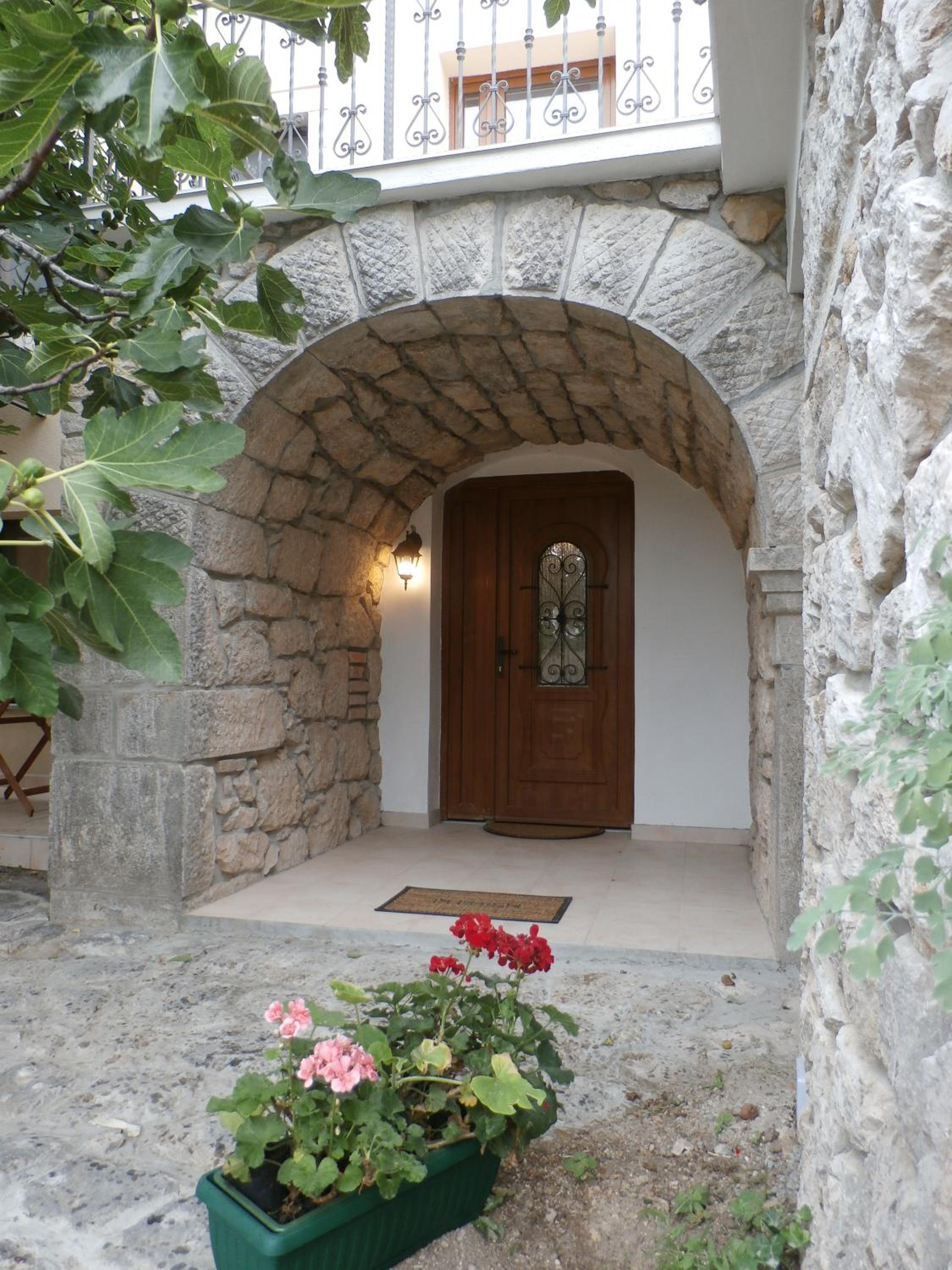 Three-Bedroom House photo 3