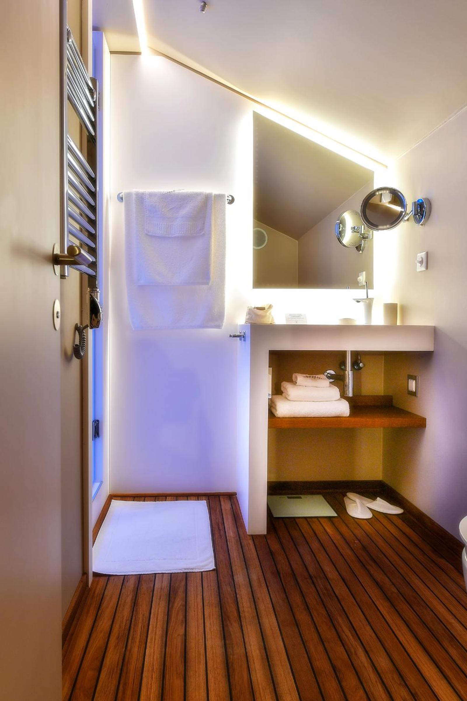 Attic Double or Twin Room photo 2
