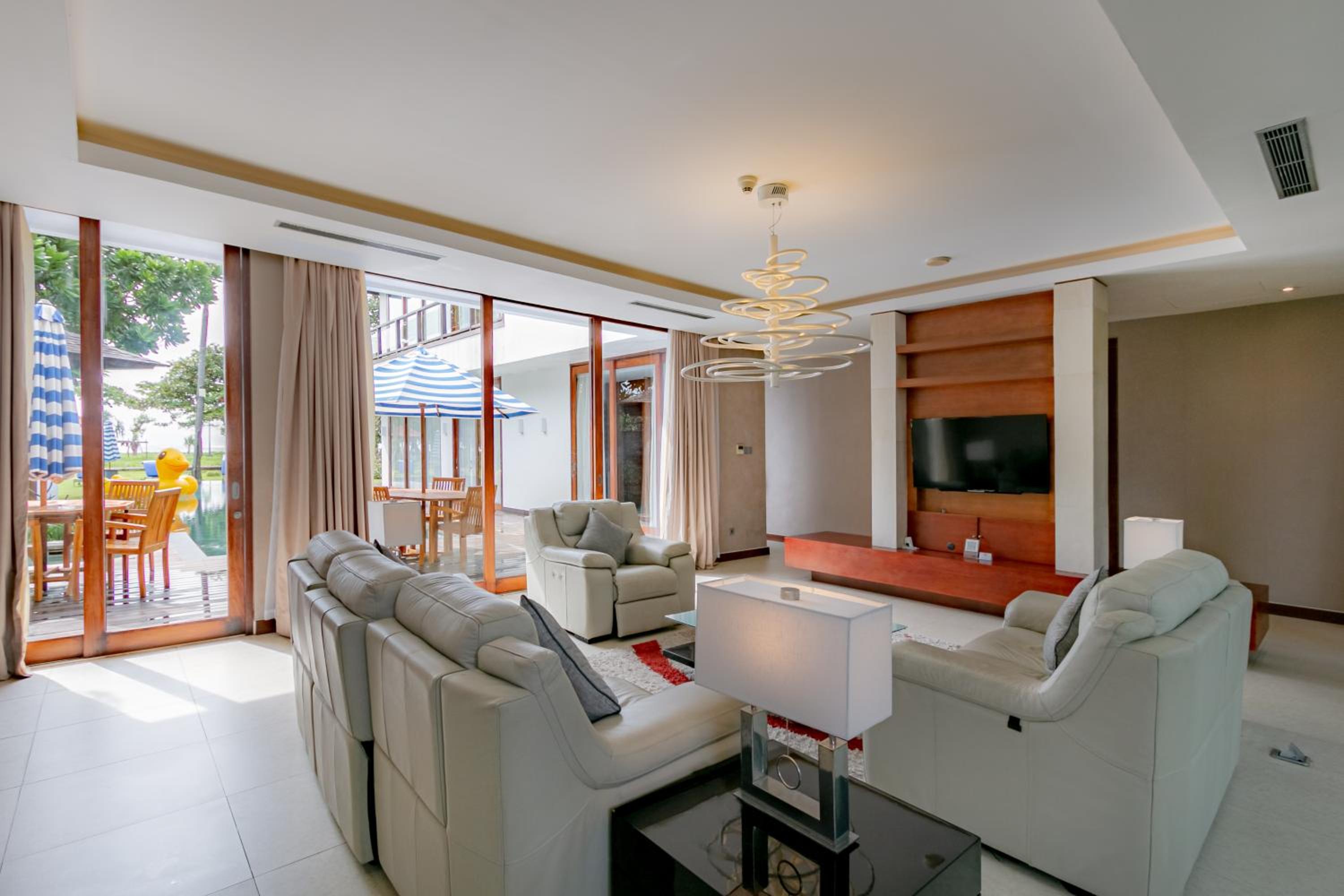 Four-Bedroom Villa - Photo 8