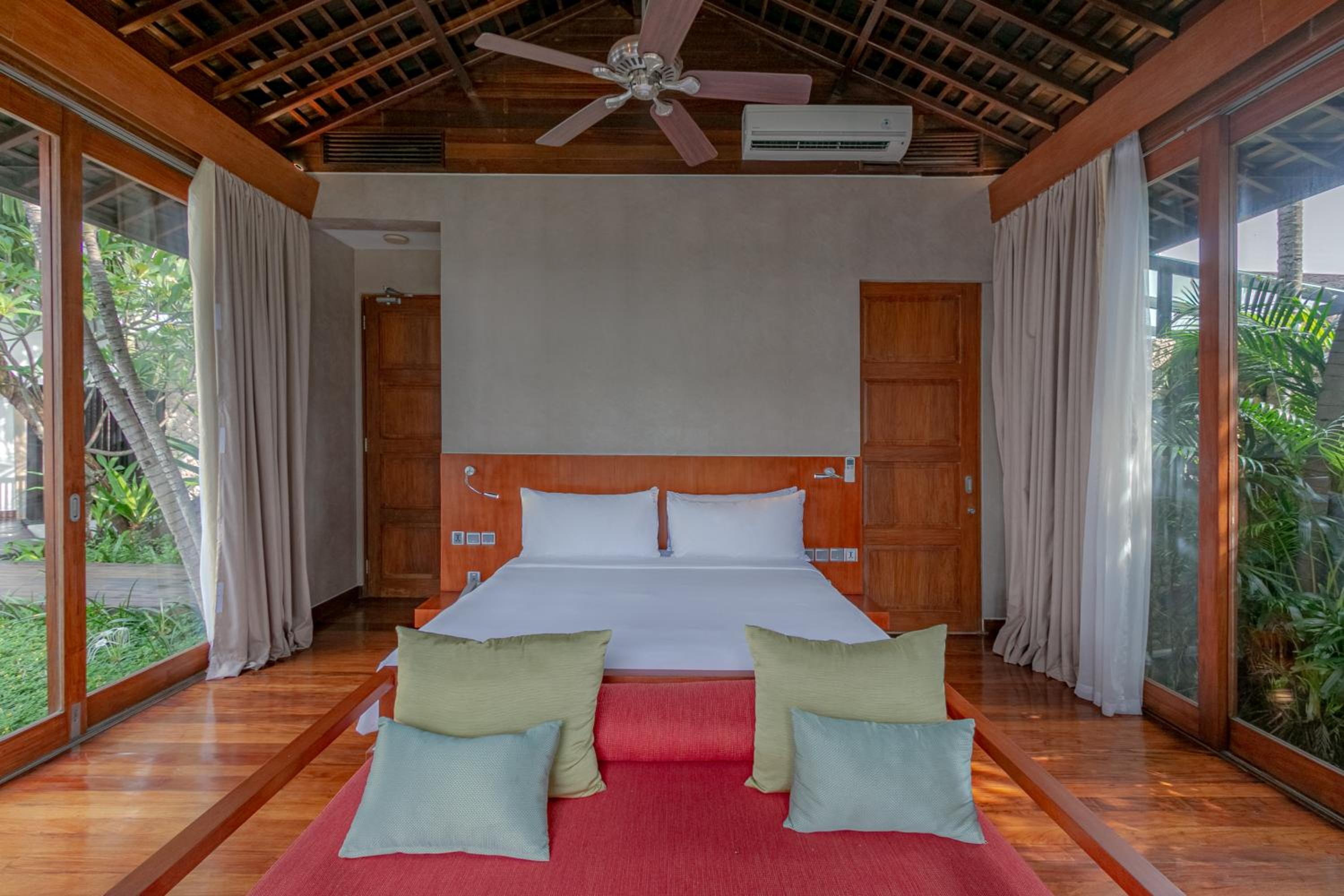 Four-Bedroom Villa - Photo 4