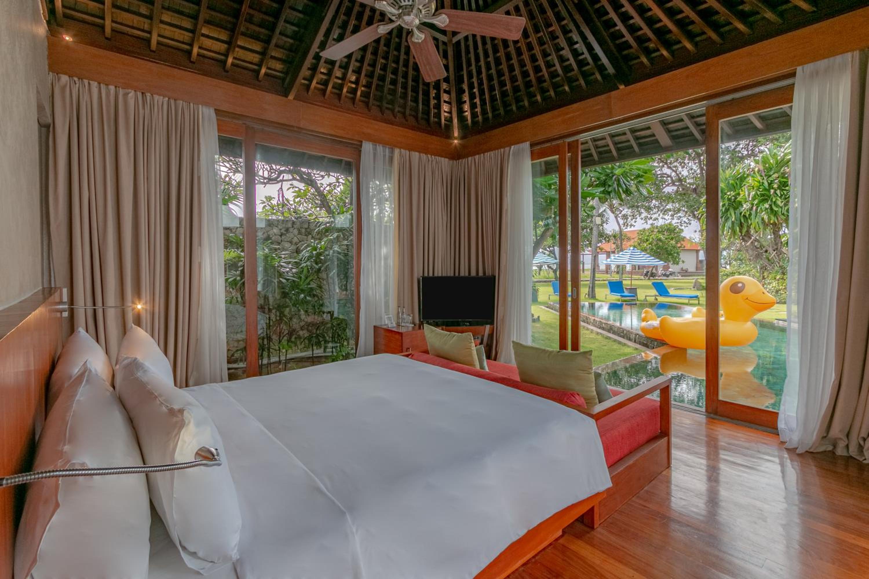 Four-Bedroom Villa - Photo 3