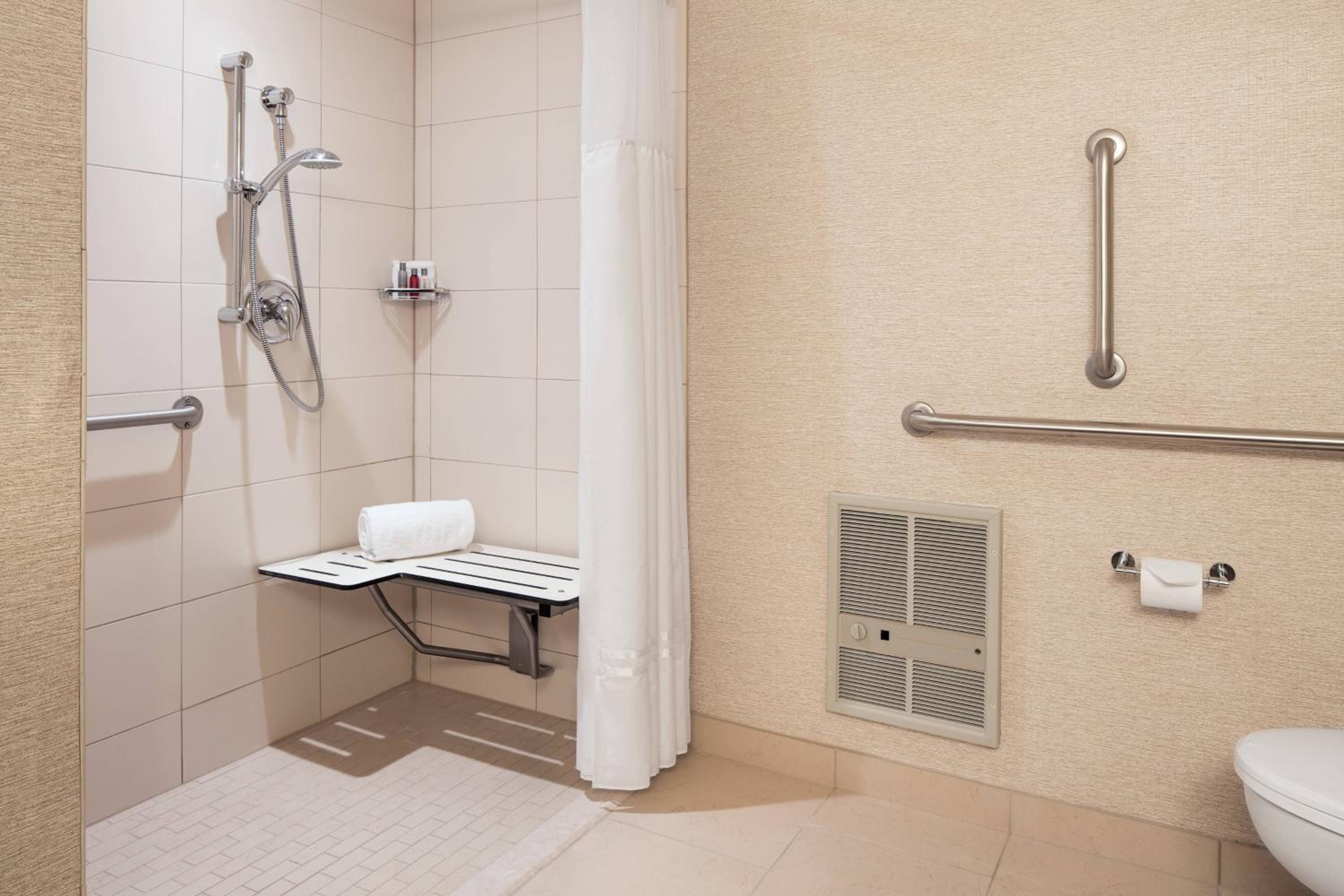 Concierge Level King Room - Mobility and Hearing Accessible with Roll-in Shower photo 3