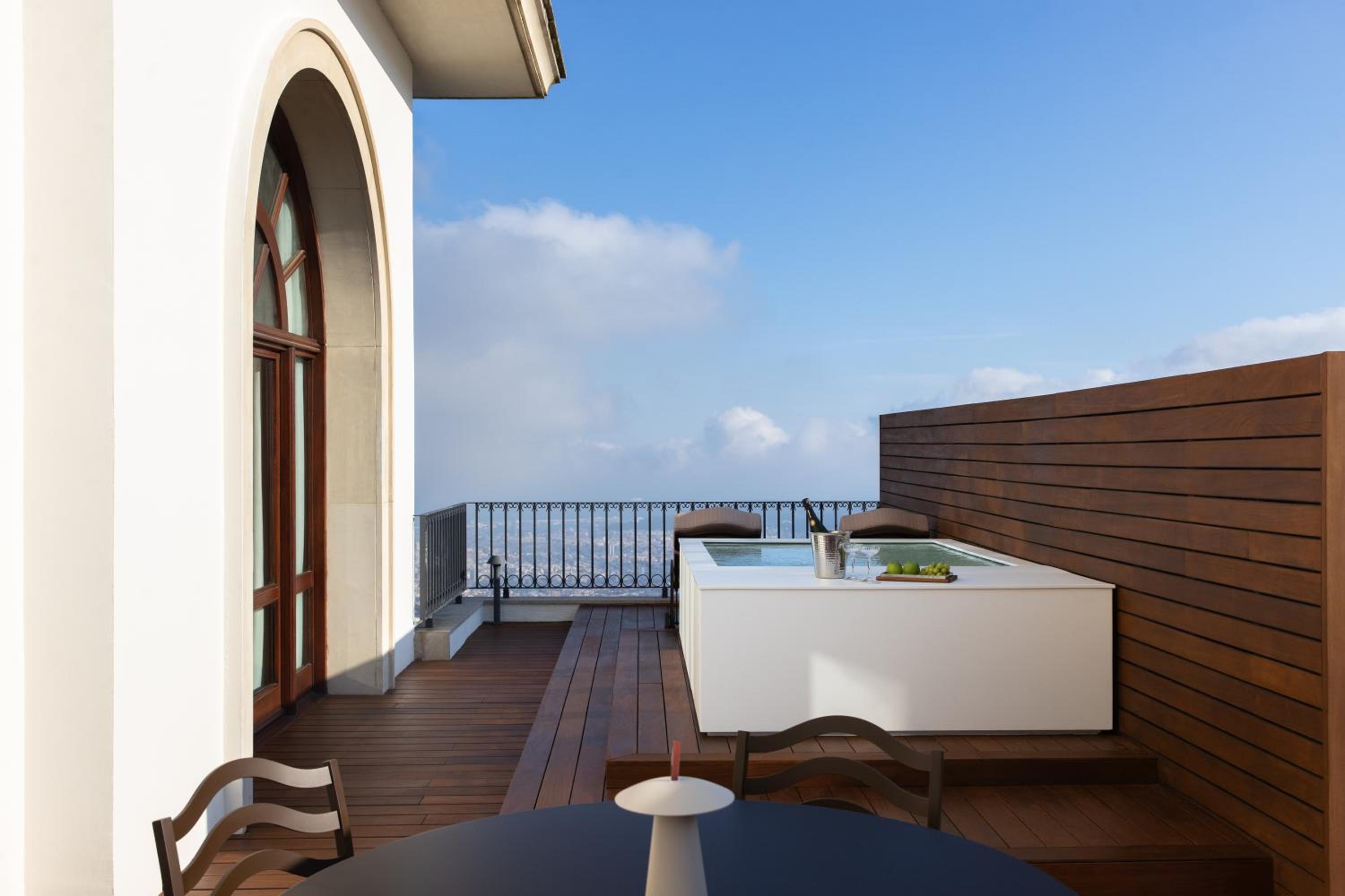 Suite with Private Pool photo 3