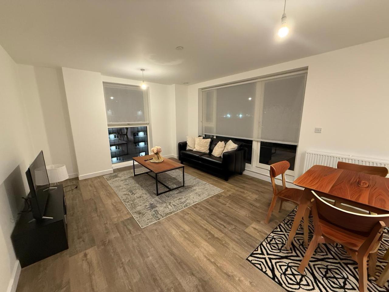 Deluxe One-Bedroom Apartment photo 1