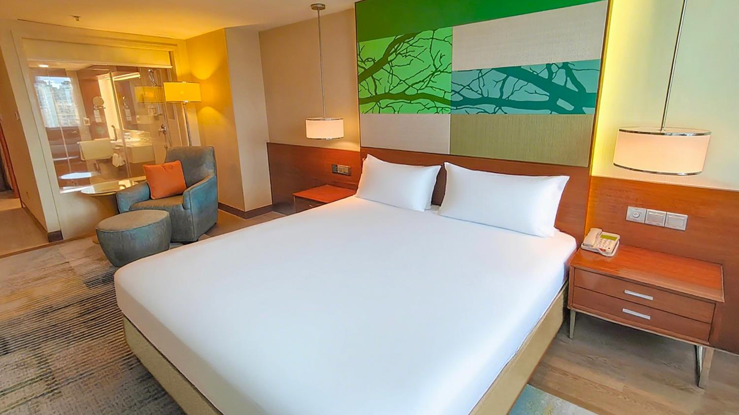 Premium King Room - Photo 2