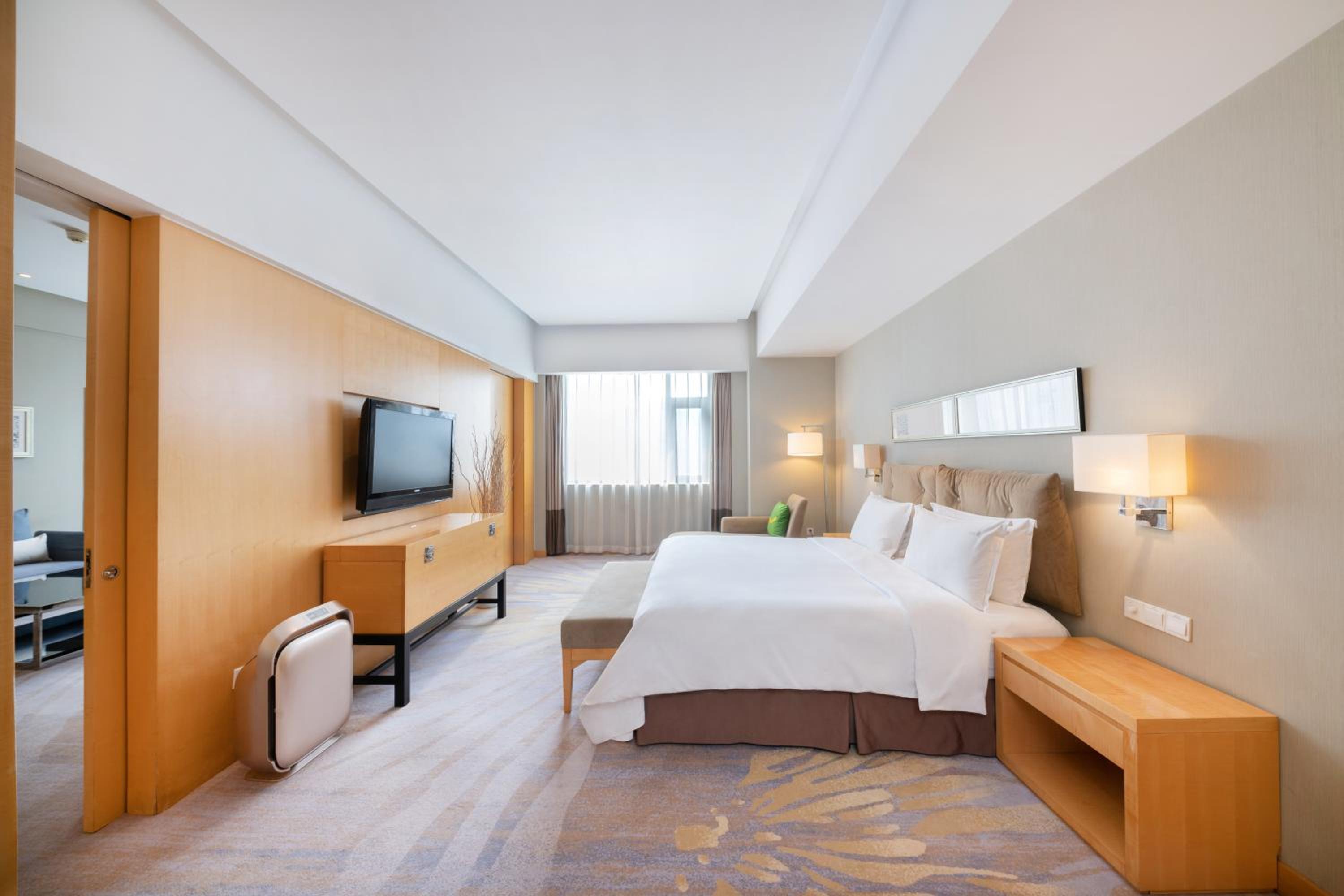 Suite with One King and One Single Bed - Photo 2