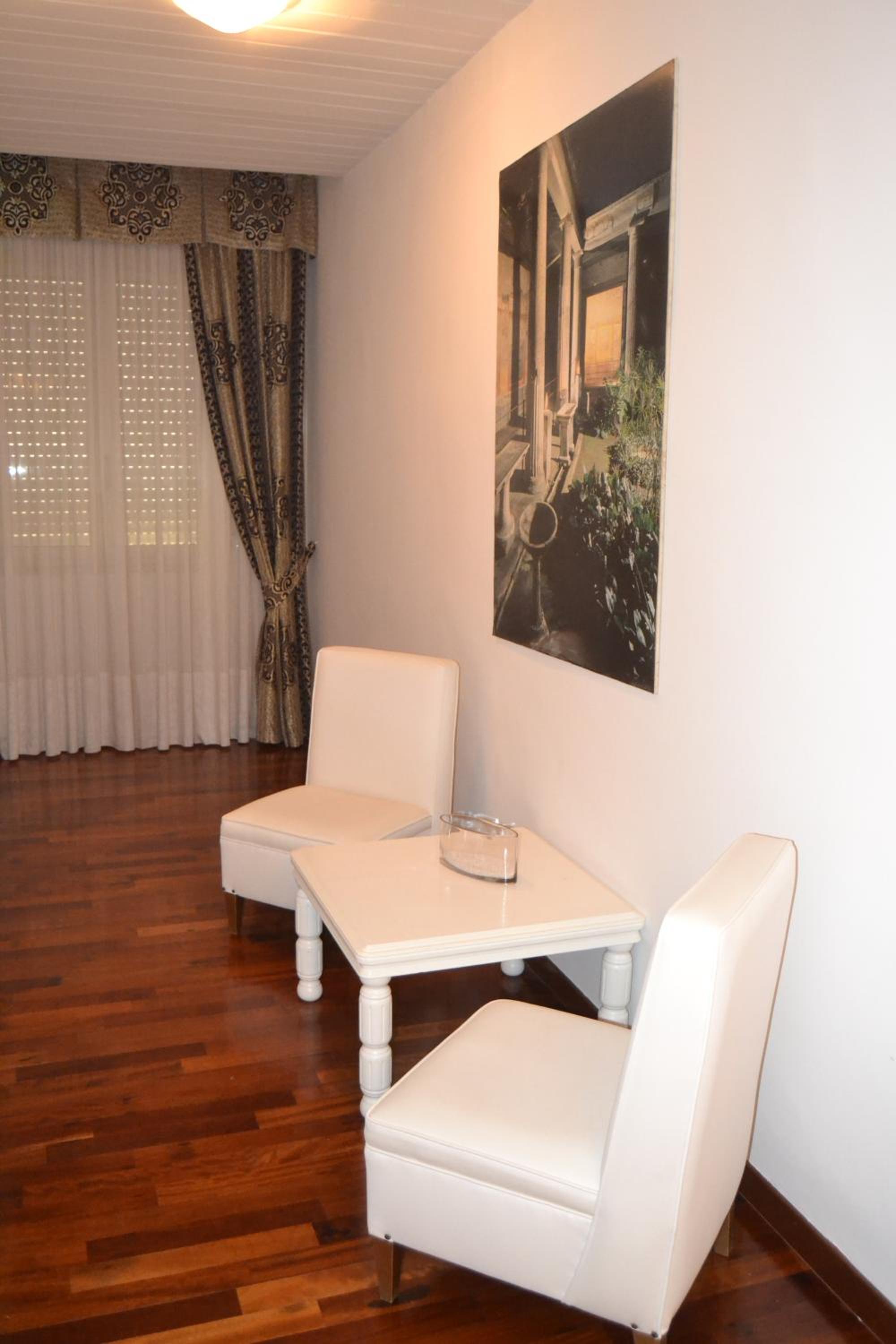 Deluxe Room - Photo 3