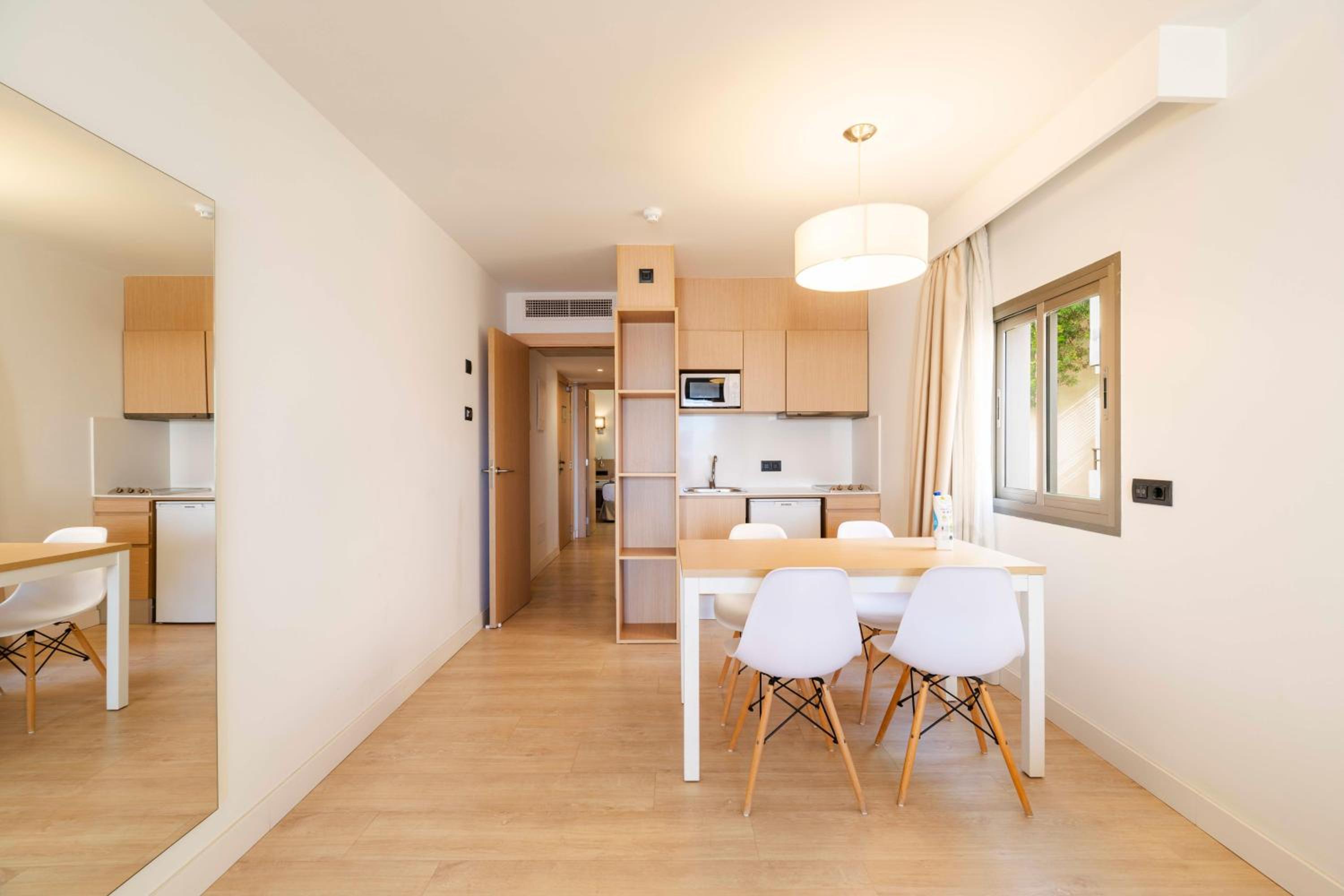One-Bedroom Standard Apartment - Photo 2