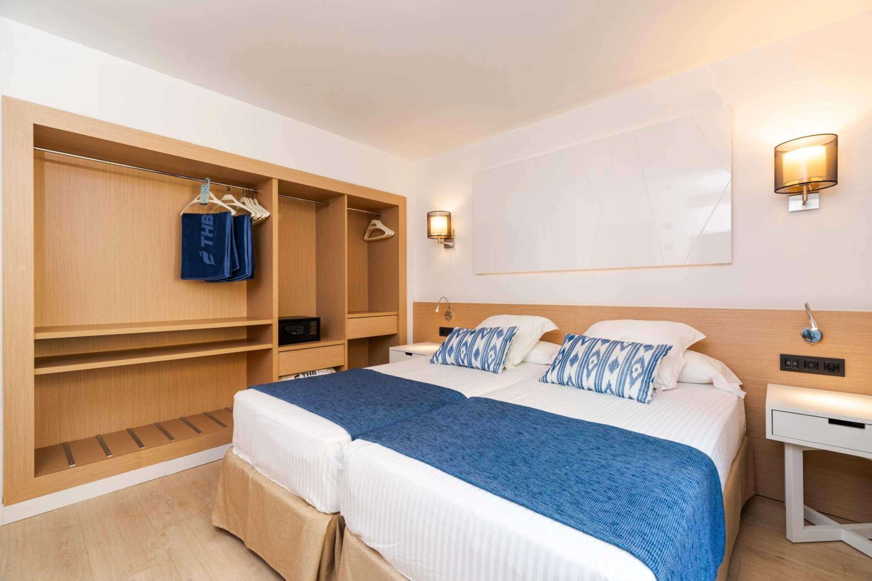 One-Bedroom Standard Apartment - Photo 4