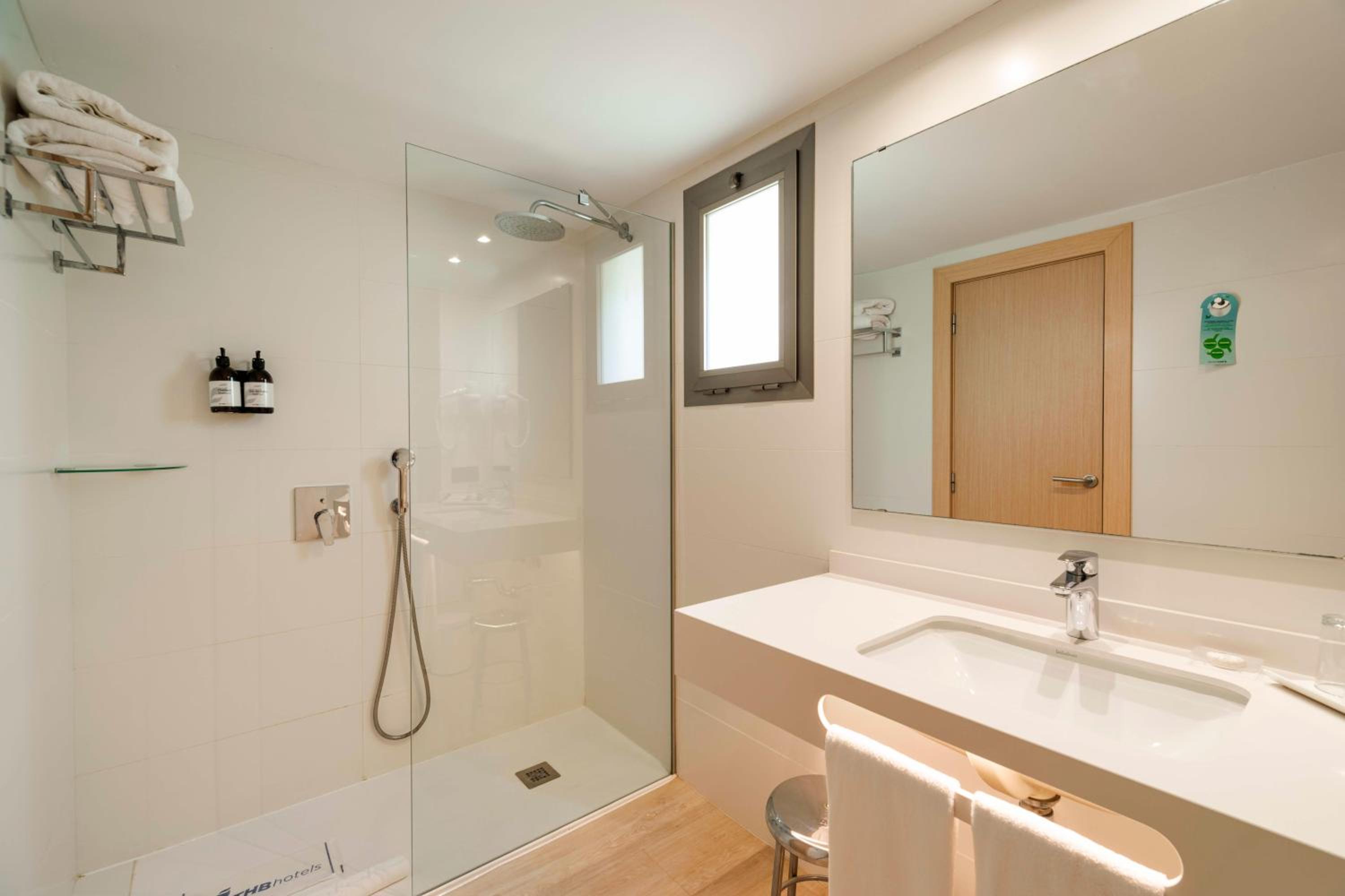 One-Bedroom Standard Apartment - Photo 7