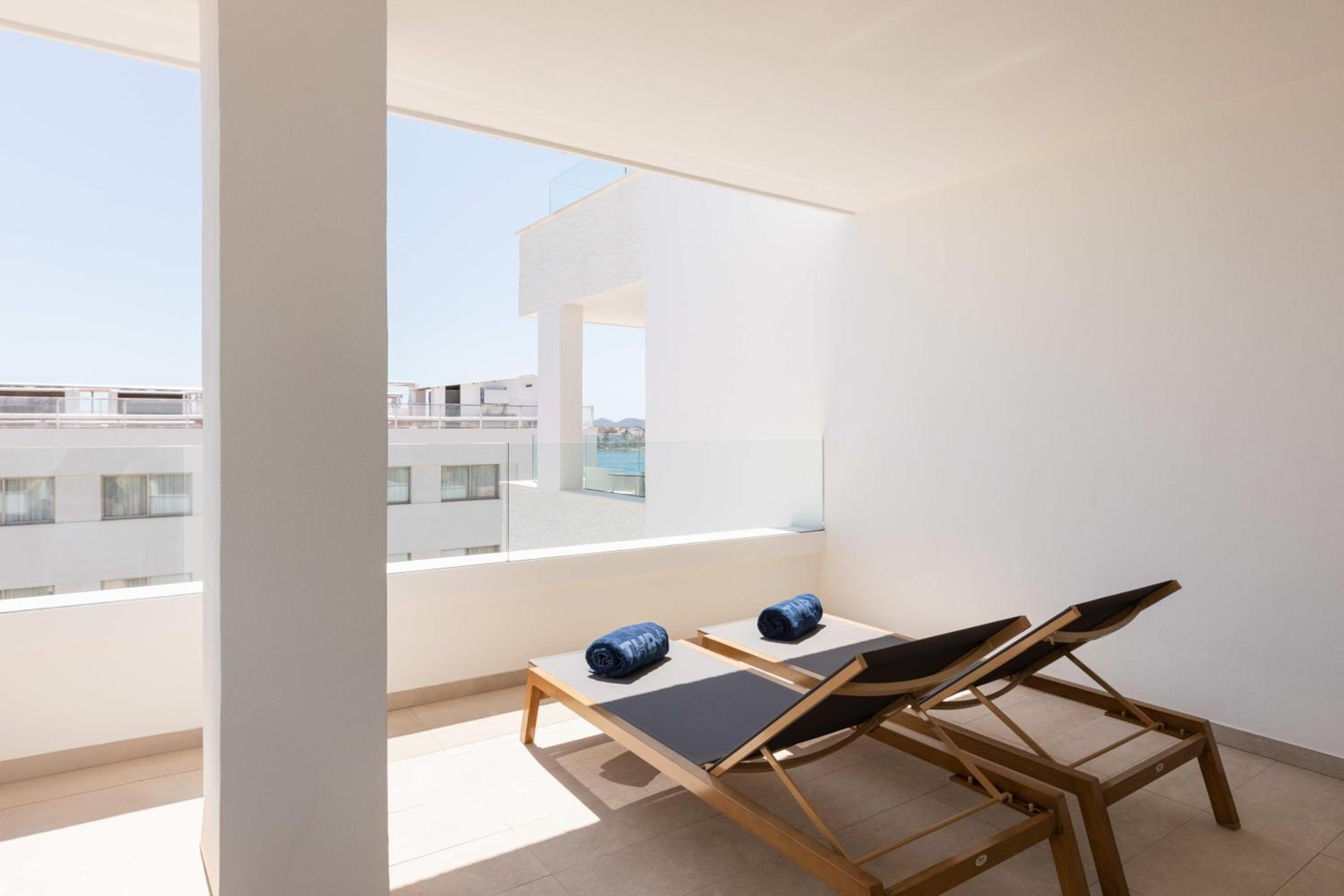 One-Bedroom Standard Apartment - Photo 8