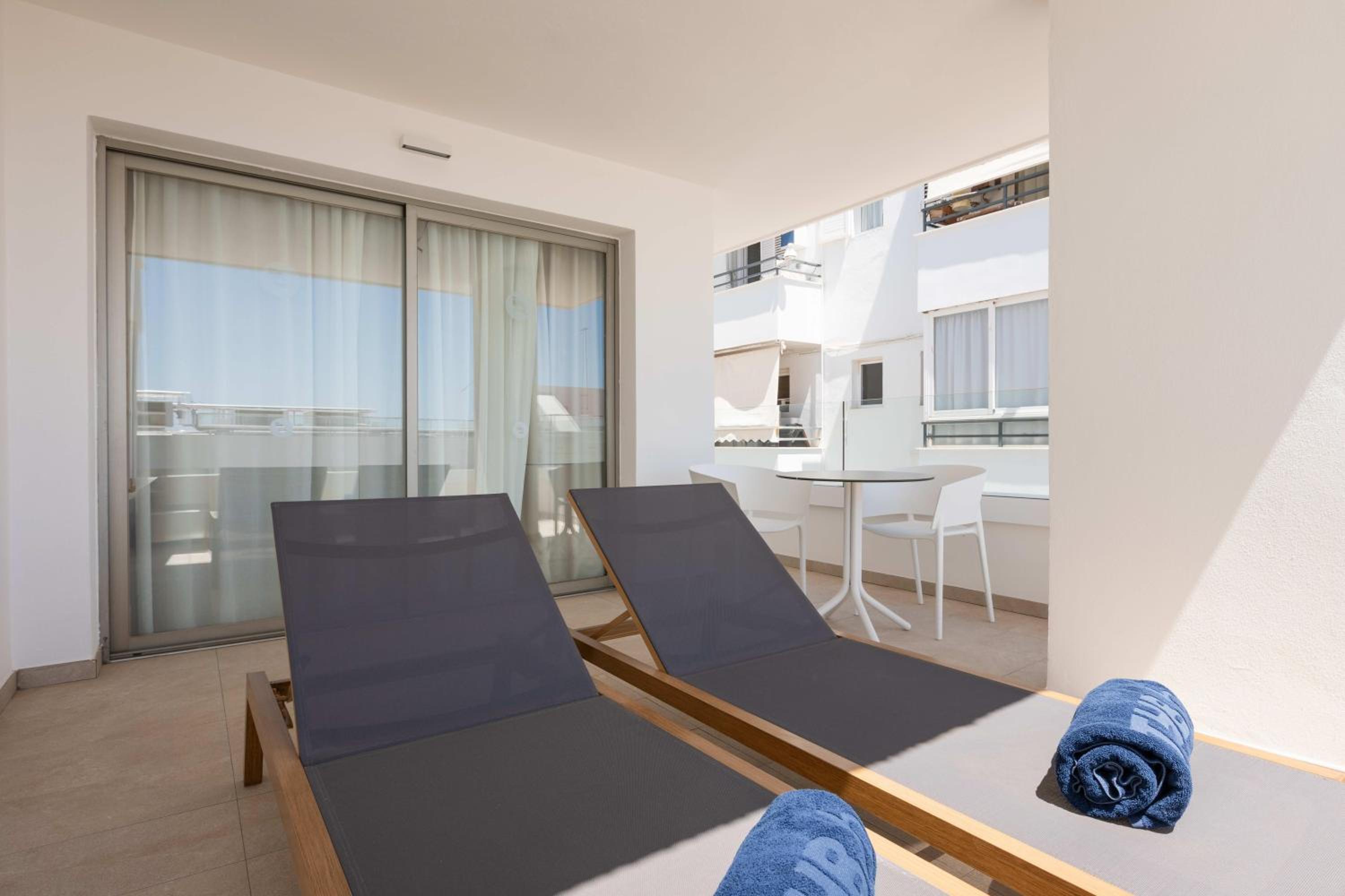 One-Bedroom Standard Apartment - Photo 9