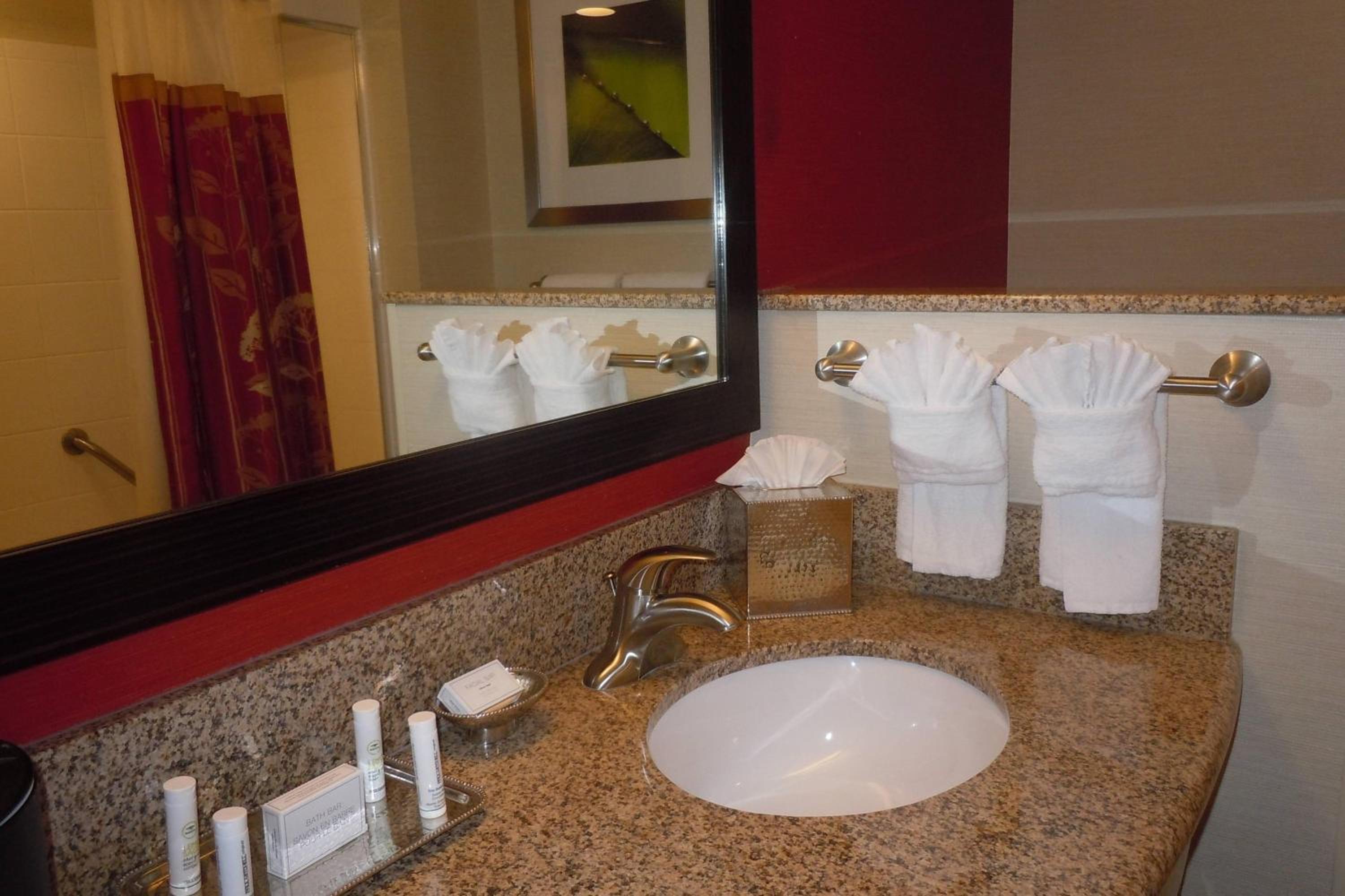 King Room with Bathtub and Sofa Bed - Mobility Access - Photo 3