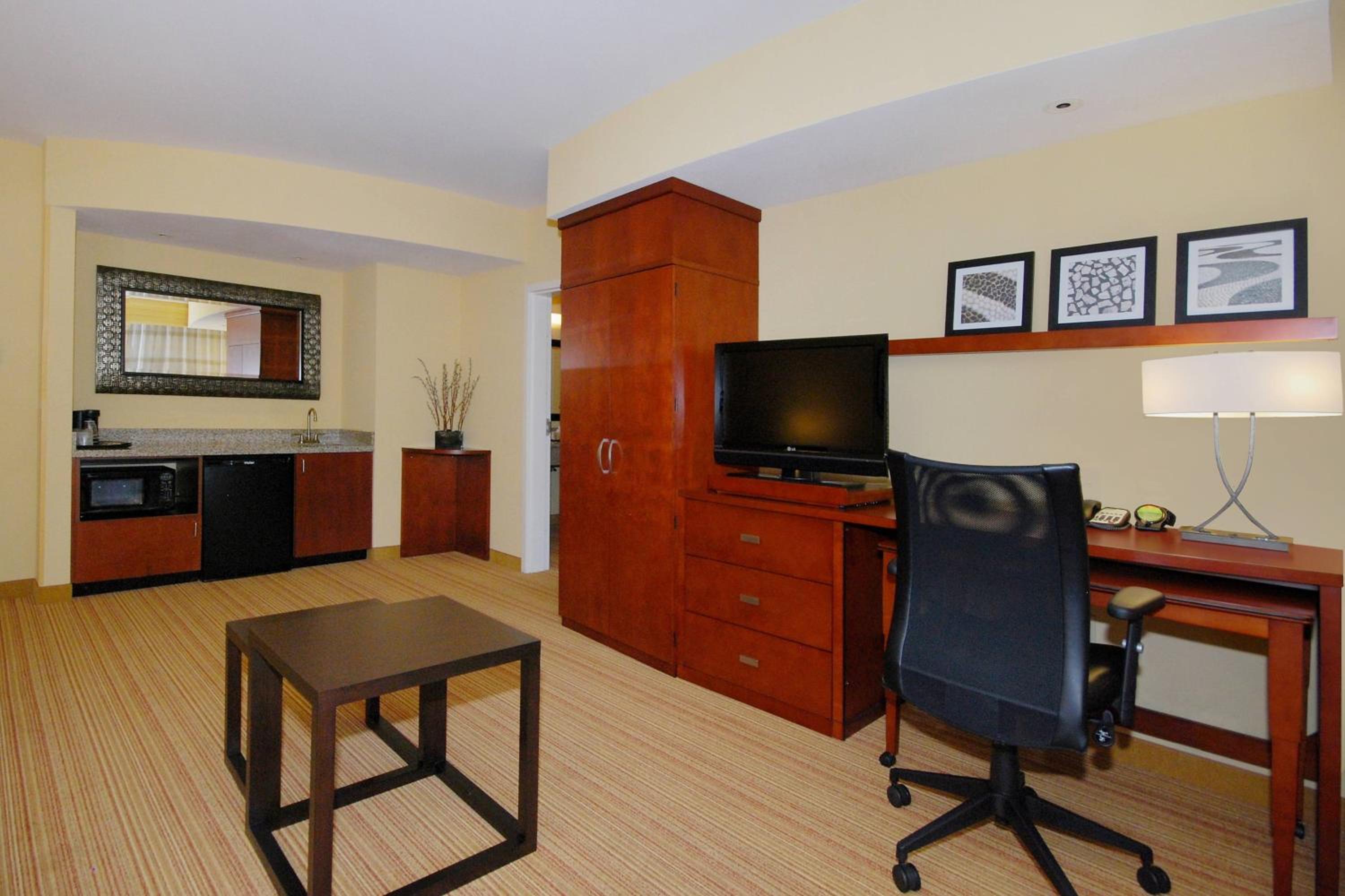 One-Bedroom King Suite with Sofa Bed - Photo 2