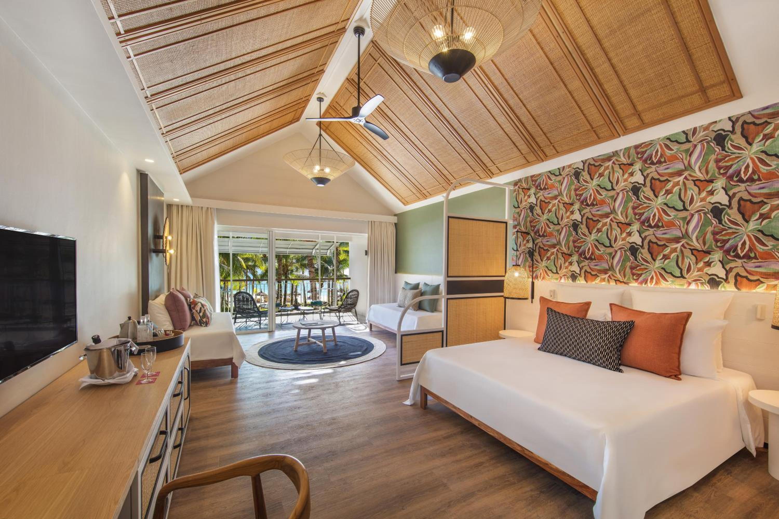 Deluxe Room ( 2 adults +1 Child)