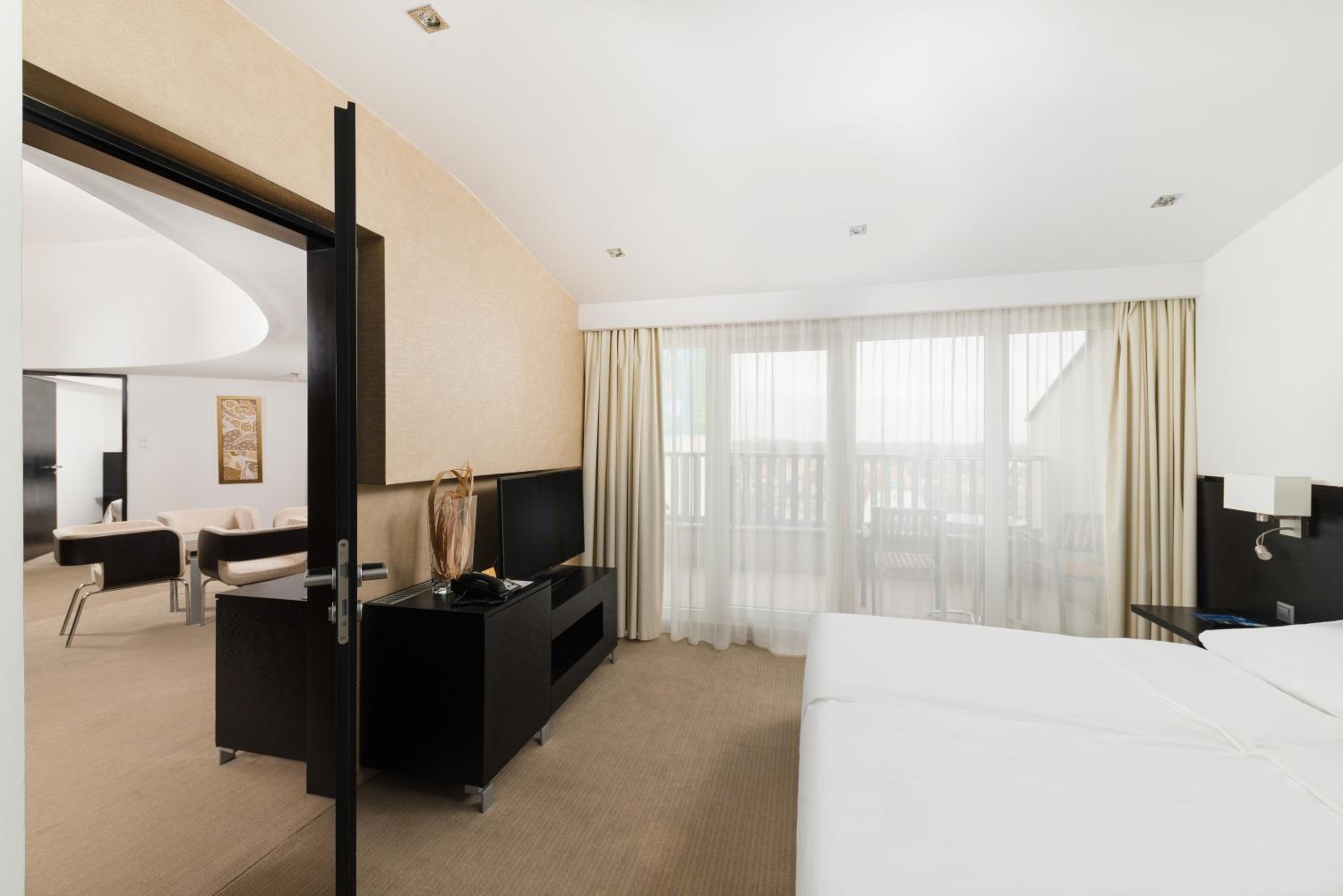 Suite - Top Floor photo 2