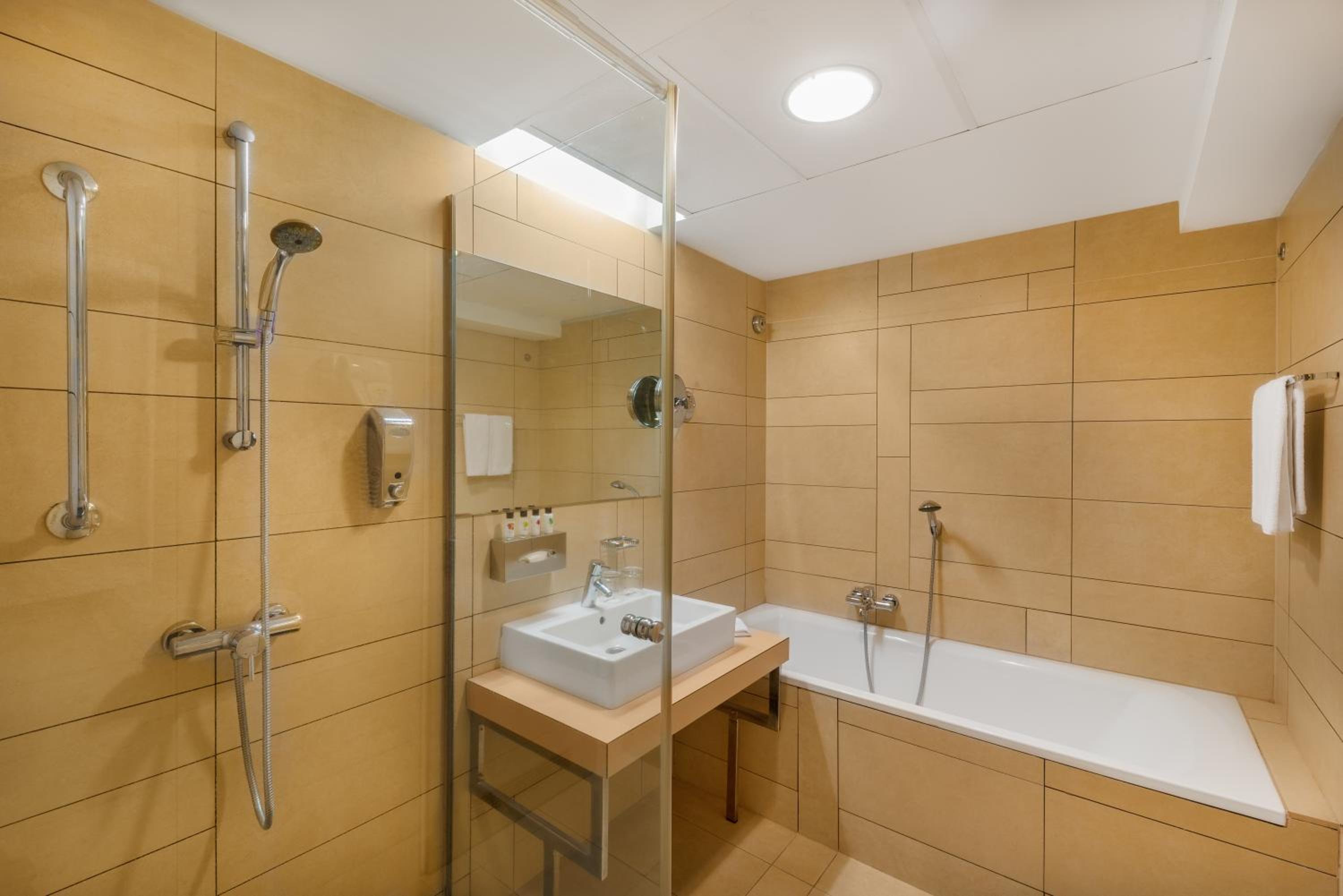 Suite - Top Floor photo 1