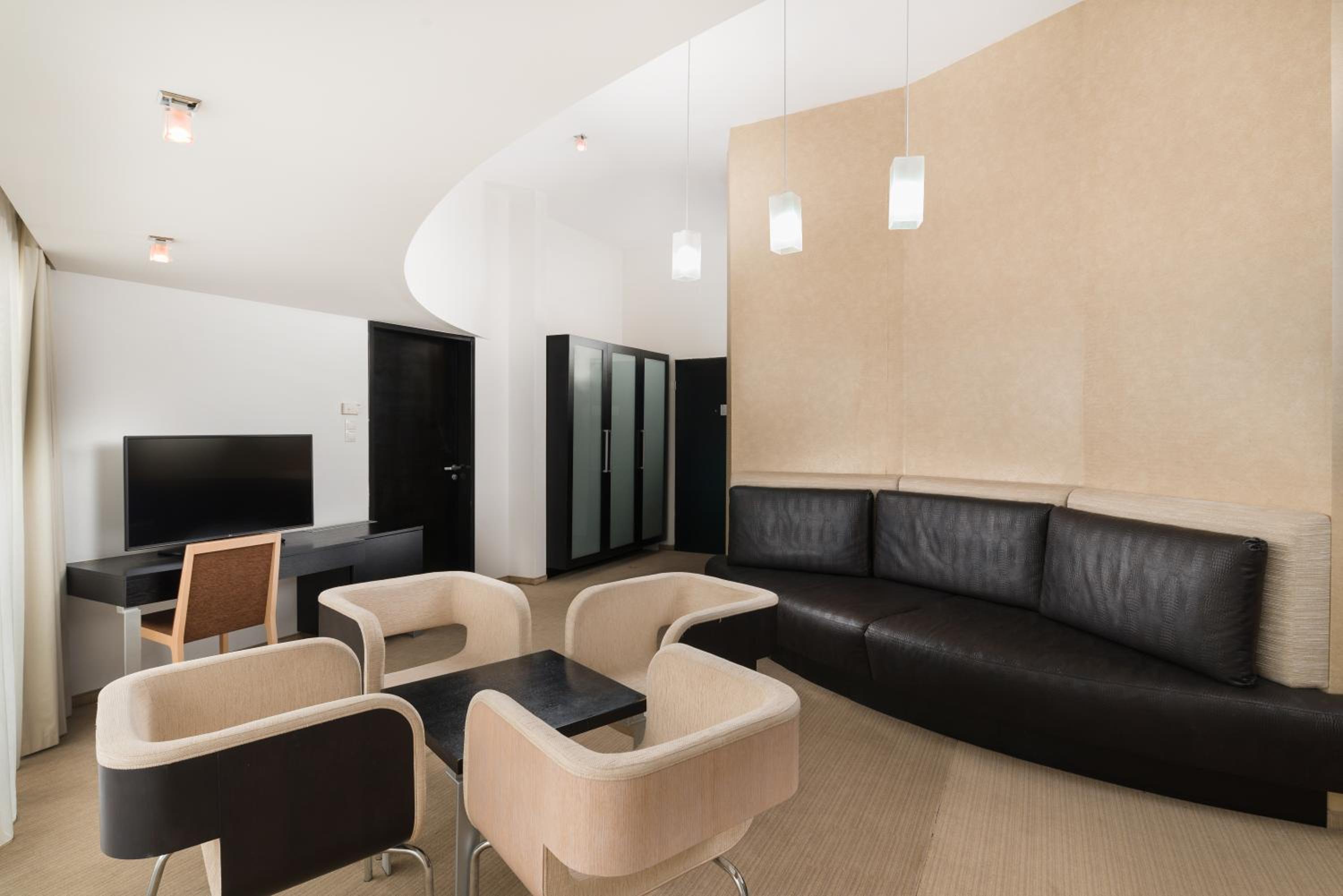 Suite - Top Floor photo 3